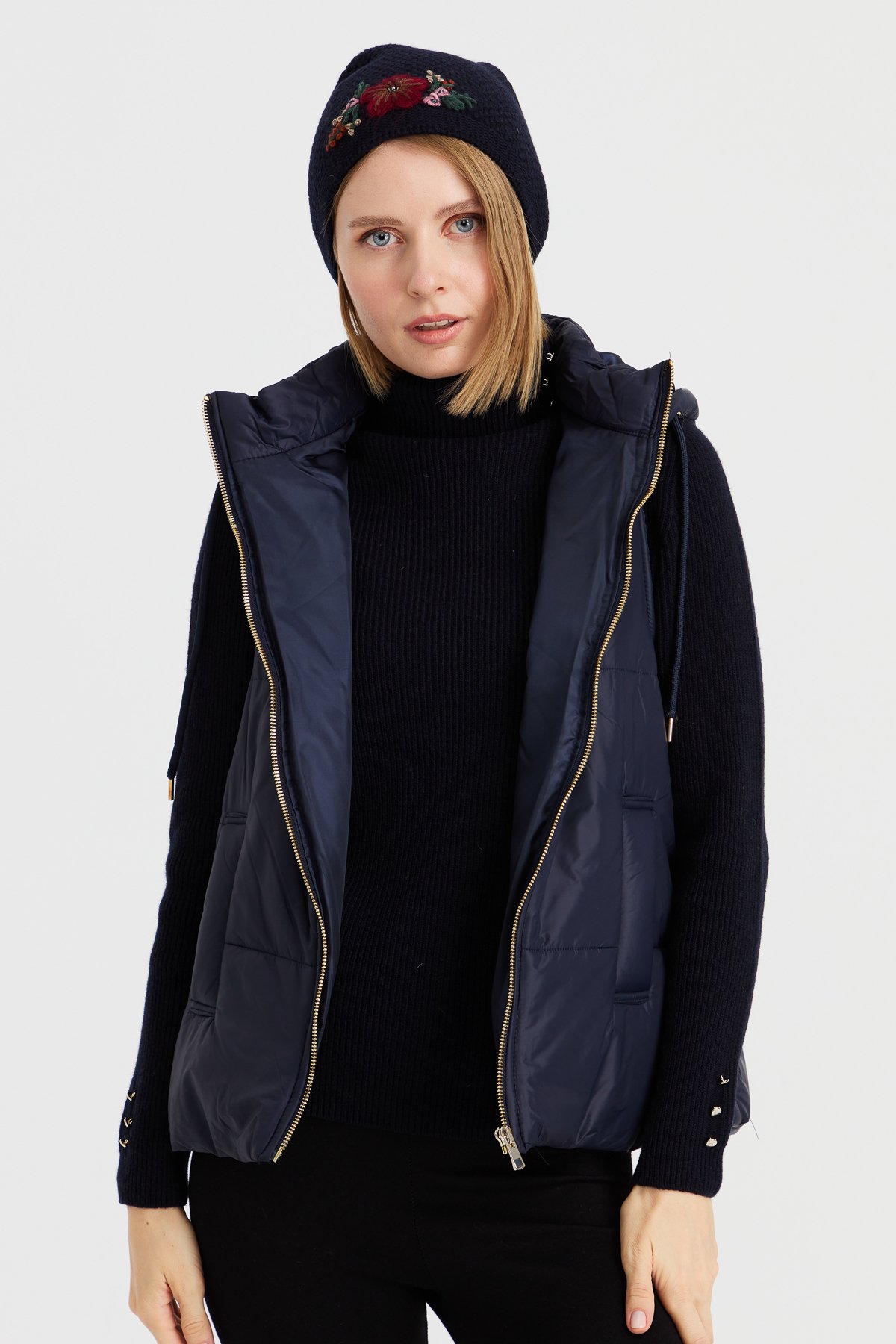 22028Kadın İşlemeli Yün Bere K.Lacivert