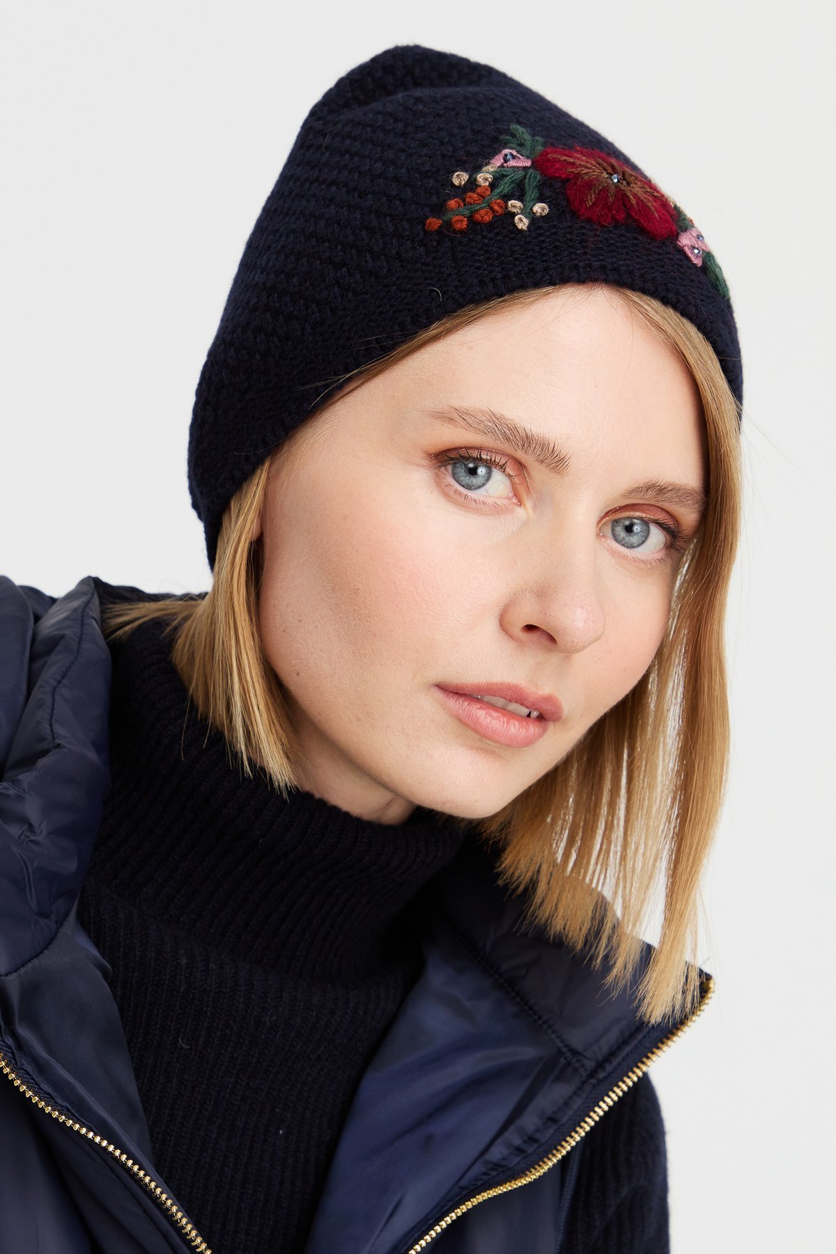 22028Kadın İşlemeli Yün Bere K.Lacivert