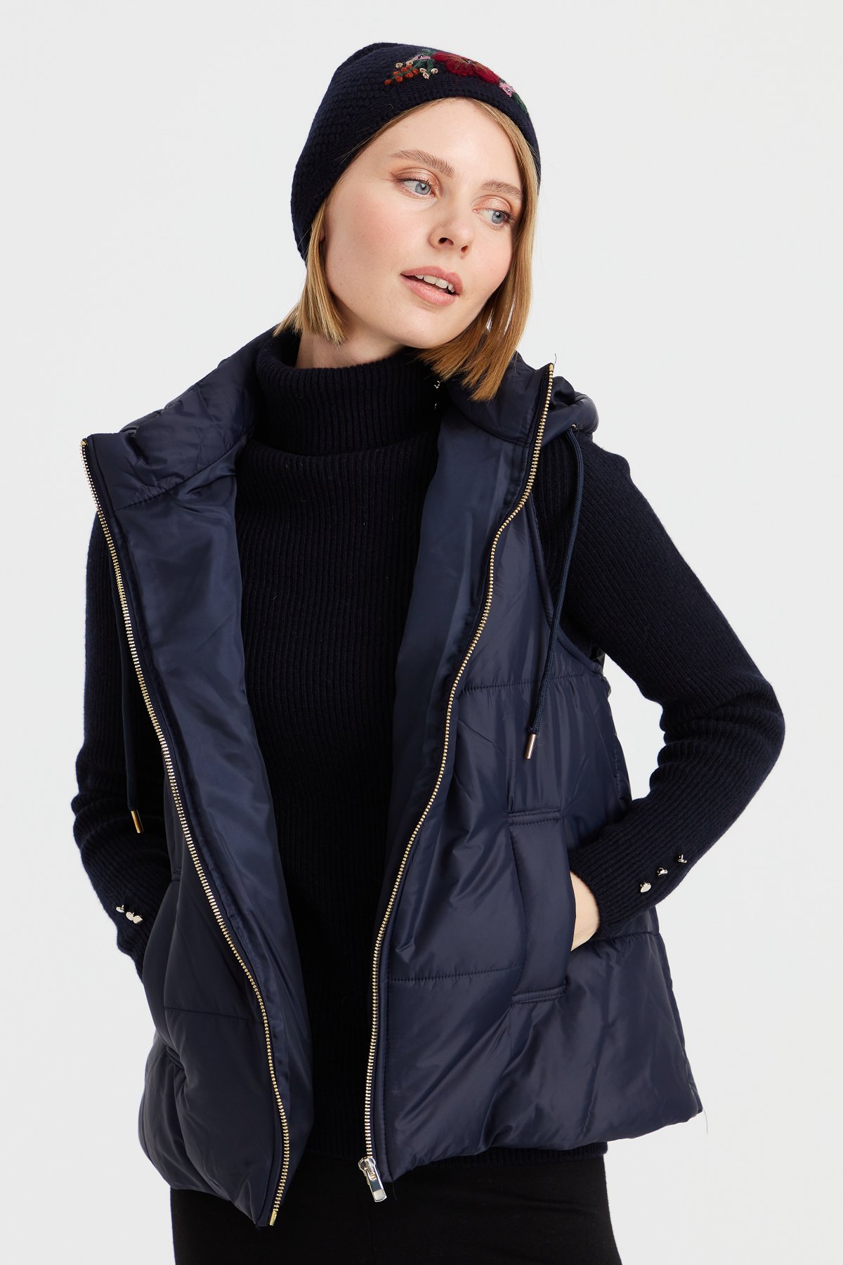 22028Kadın İşlemeli Yün Bere K.Lacivert