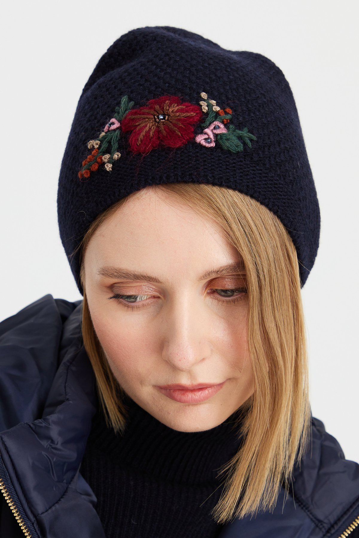 22028Kadın İşlemeli Yün Bere K.Lacivert