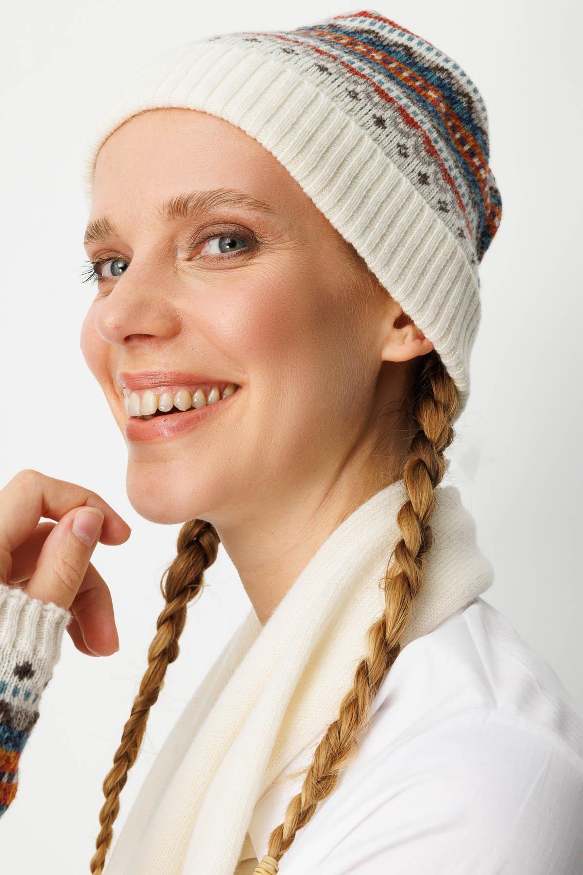 25074Kadın Jakarlı Yün Bere Kemik