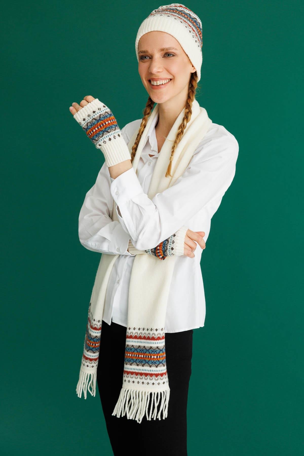 25074Kadın Jakarlı Yün Bere Kemik