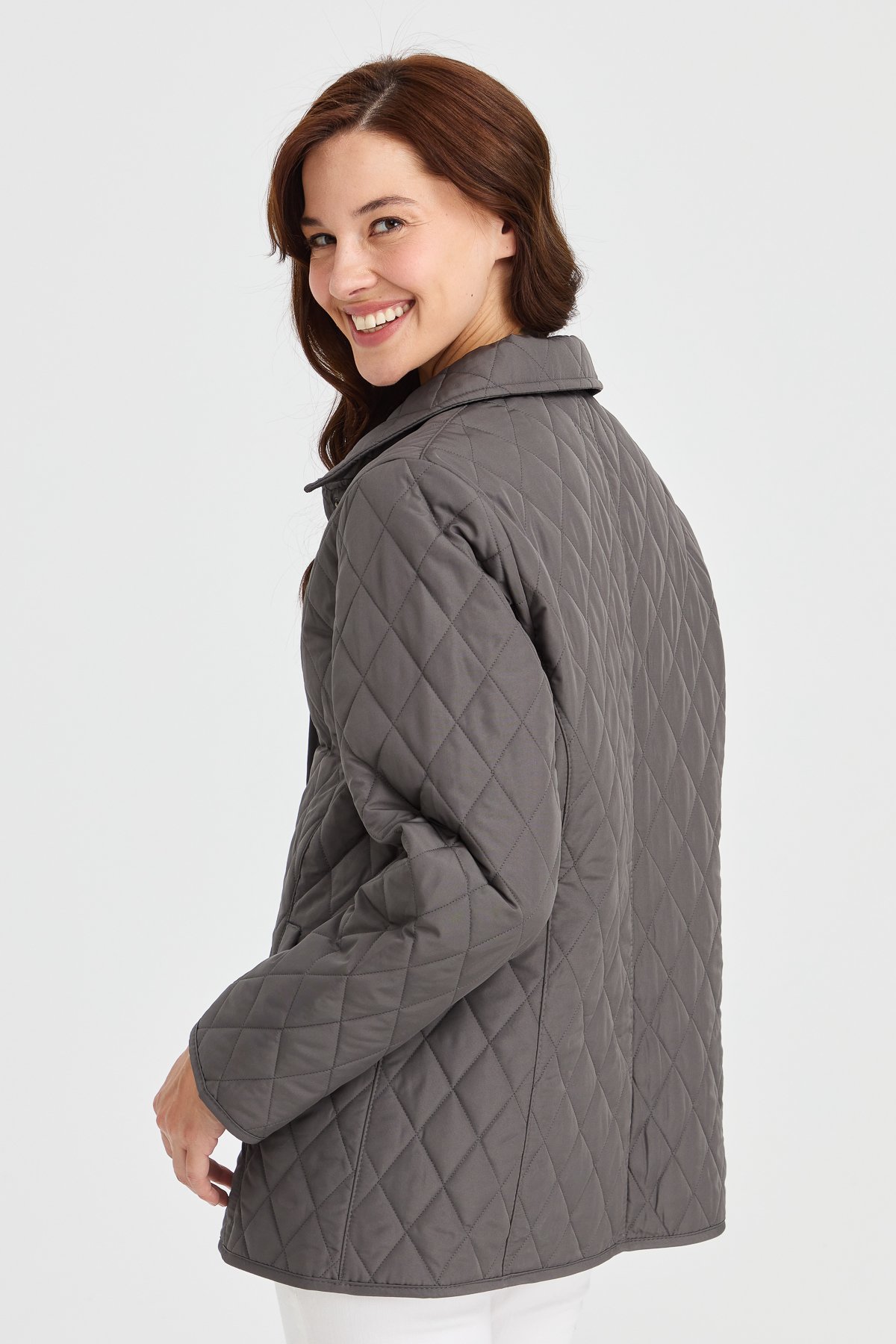 21433Женский стеганый жакет средней длины 1-6, серый