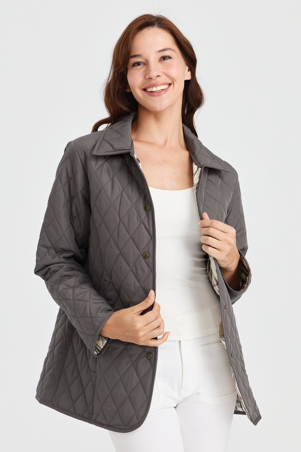 21433Женский стеганый жакет средней длины 1-6, серый