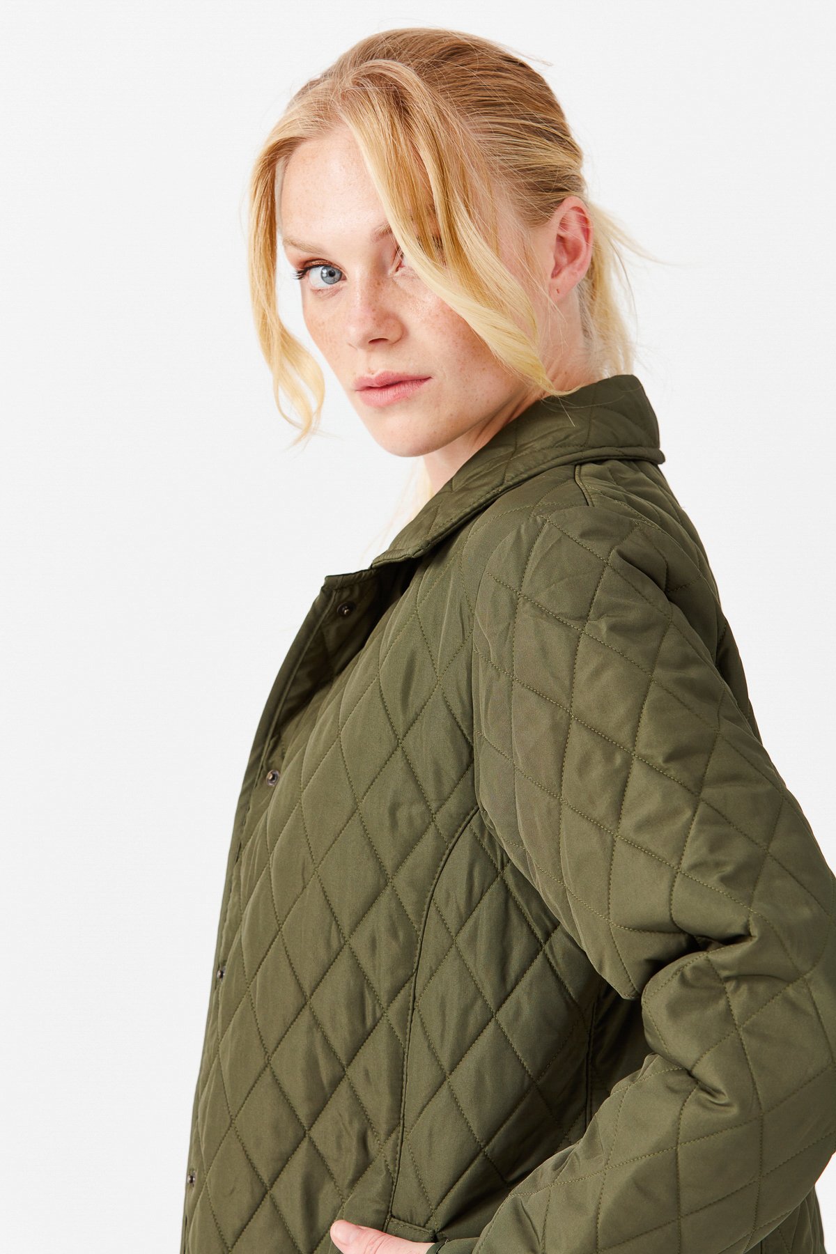 21433Женский стеганый жакет средней длины 1-6, хаки