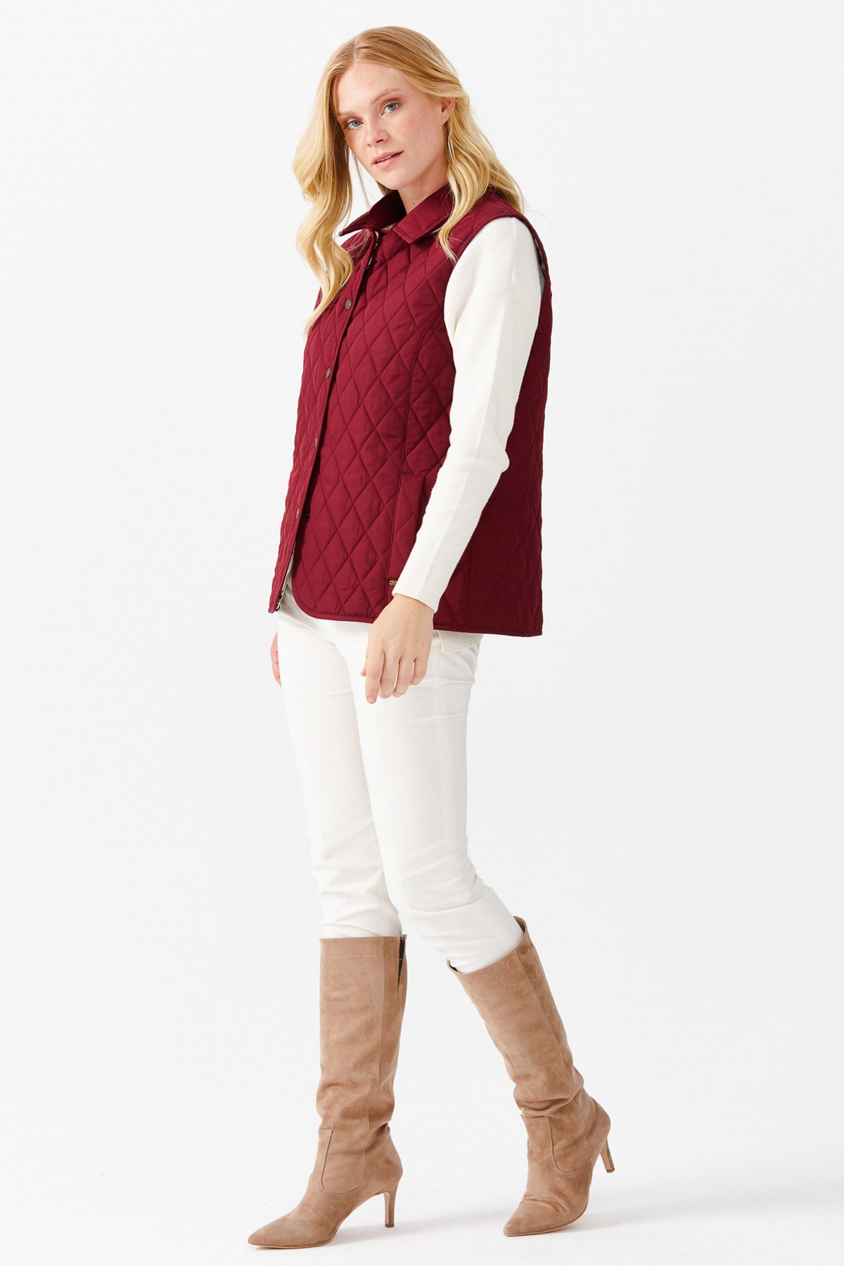 21437Женская стеганая жилетка, бордо