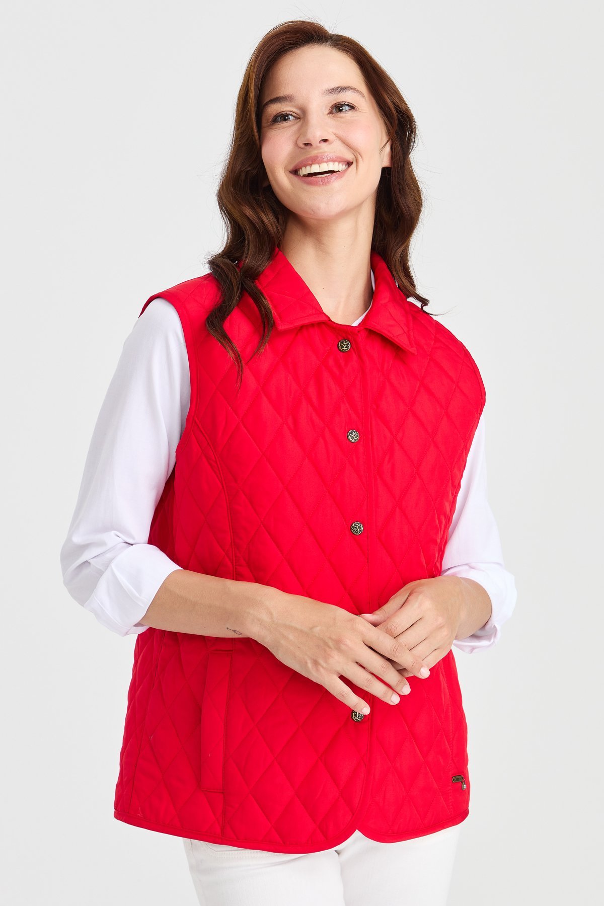 21437Женский стеганый жилет красный