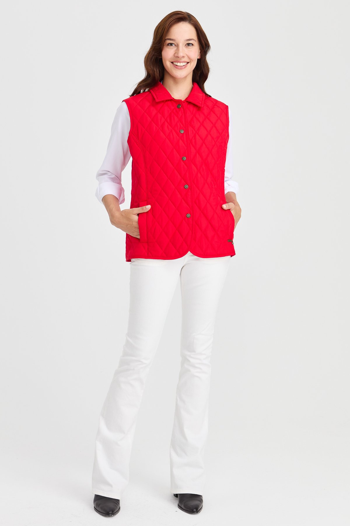 21437Женский стеганый жилет красный