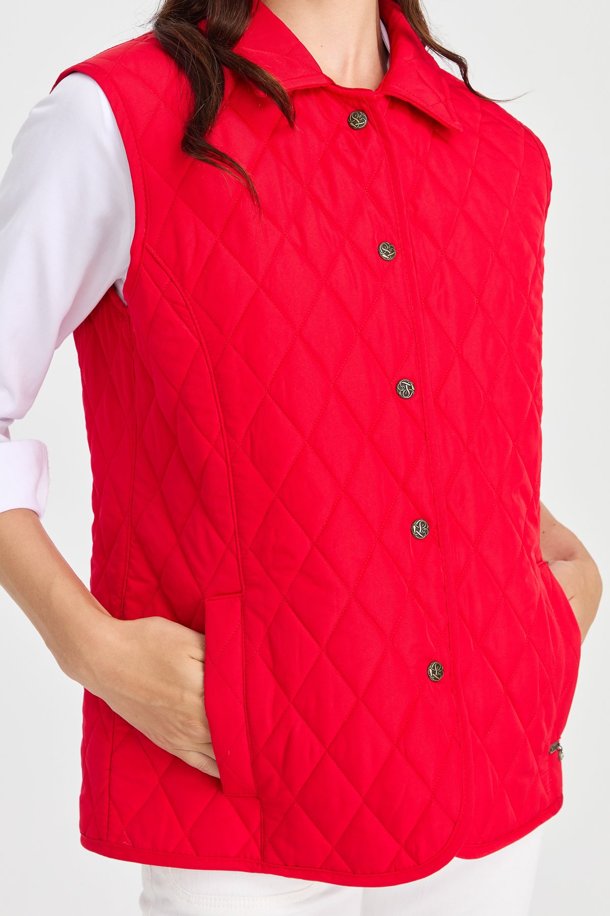 21437Женский стеганый жилет красный