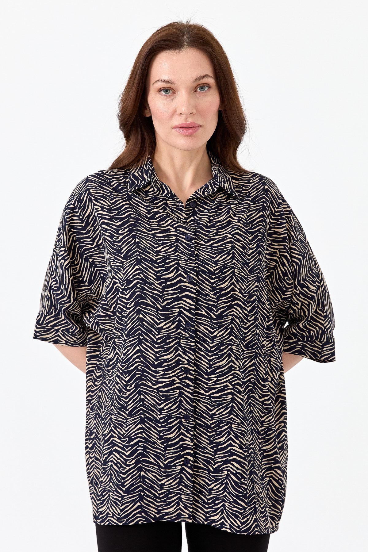 22803Kadın Kaplan Desenli Yarasa Kol Gömlek Lacivert