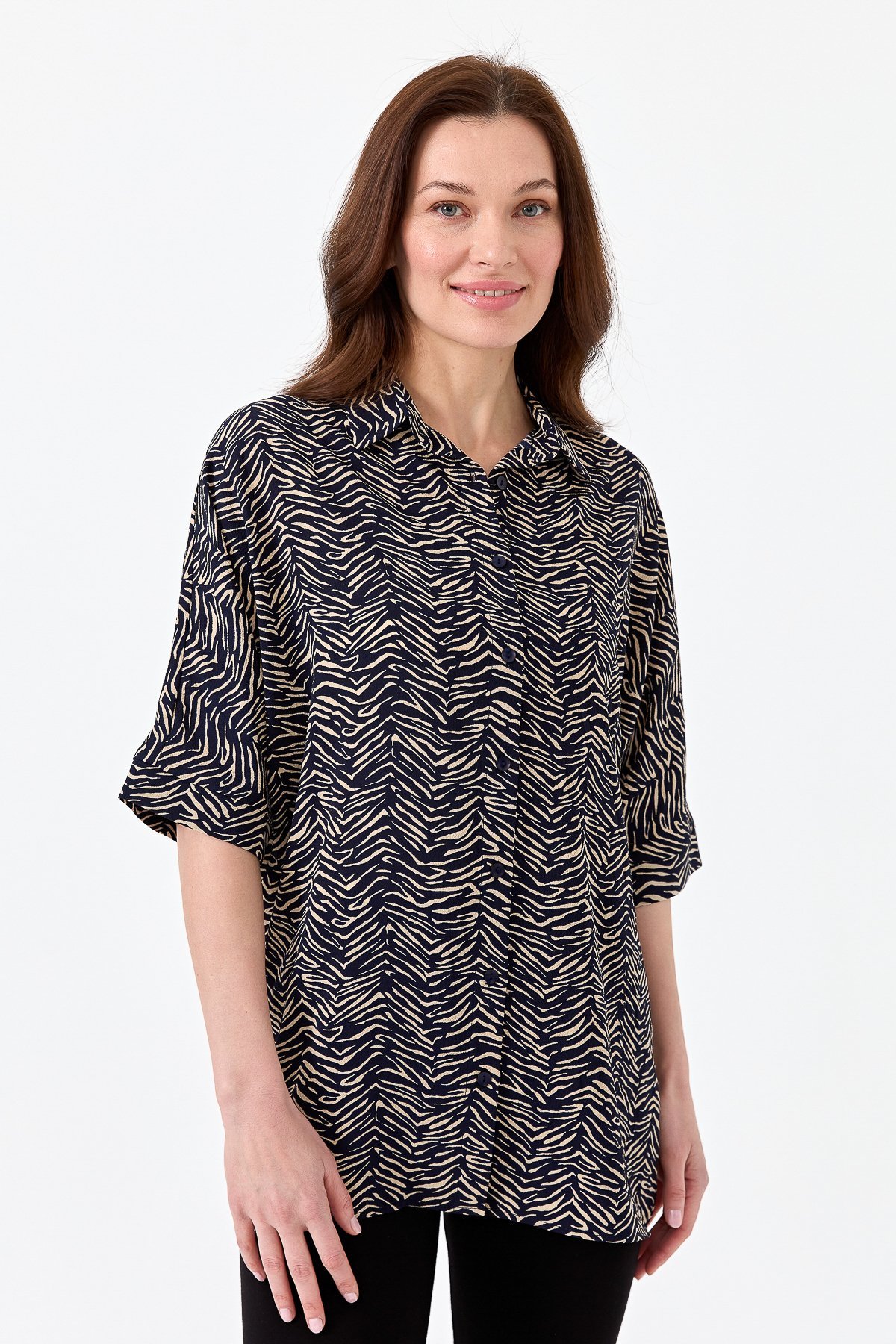 22803Kadın Kaplan Desenli Yarasa Kol Gömlek Lacivert