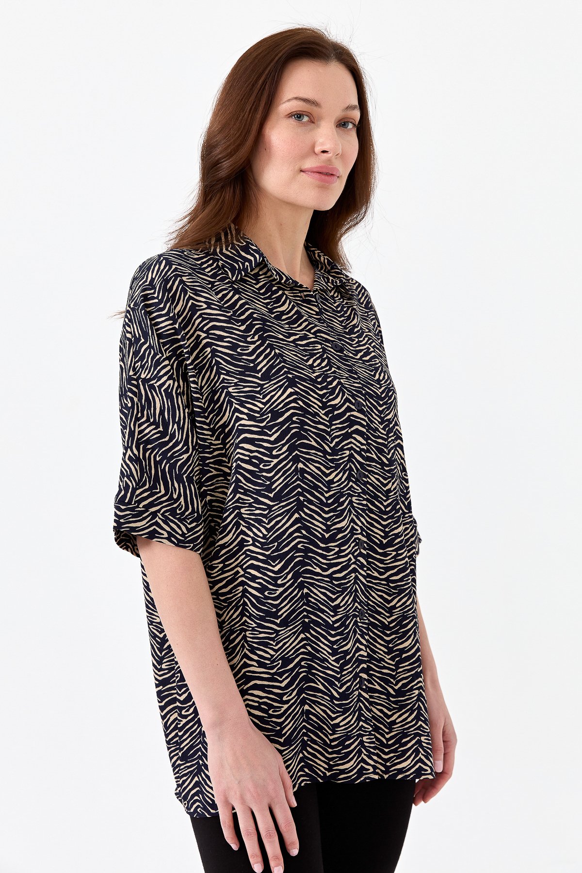 22803Kadın Kaplan Desenli Yarasa Kol Gömlek Lacivert