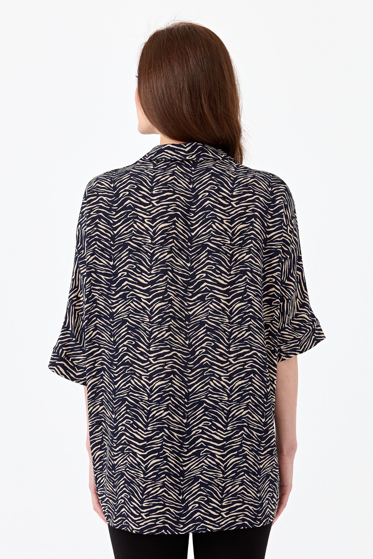 22803Kadın Kaplan Desenli Yarasa Kol Gömlek Lacivert