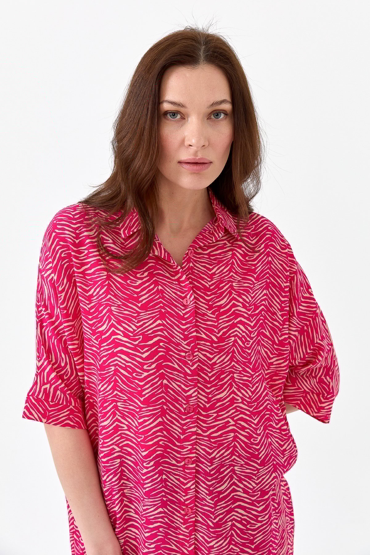 22803Kadın Kaplan Desenli Yarasa Kol Gömlek Fuşya