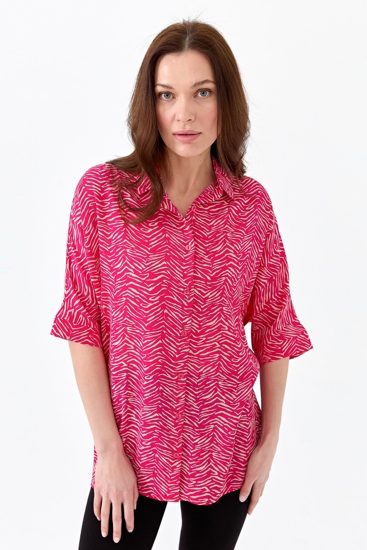 22803Kadın Kaplan Desenli Yarasa Kol Gömlek Fuşya