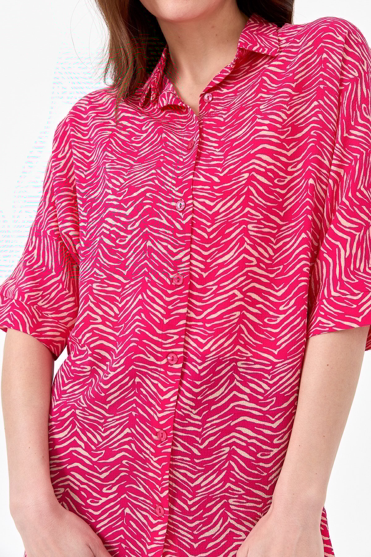 22803Kadın Kaplan Desenli Yarasa Kol Gömlek Fuşya