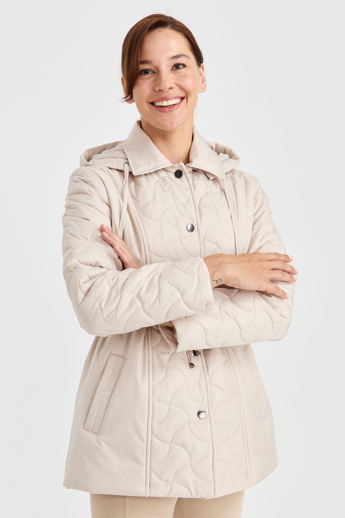 23401Kadın Kapüşonlu Beli Bağcıklı Kapitone Kaban Bej