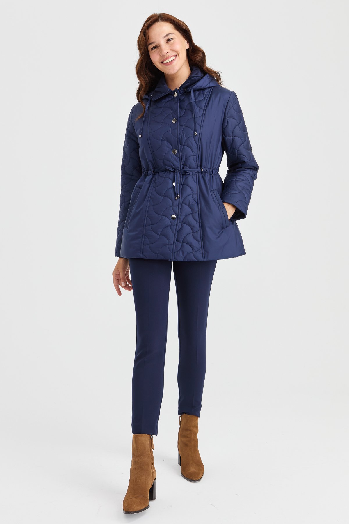 23401Kadın Kapüşonlu Beli Bağcıklı Kapitone Kaban Lacivert