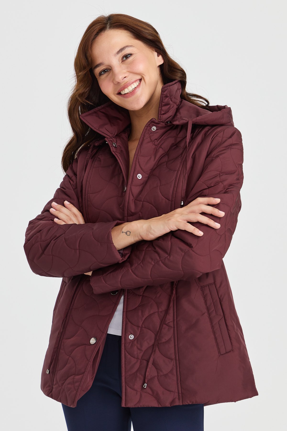 23401Kadın Kapüşonlu Beli Bağcıklı Kapitone Kaban Bordo