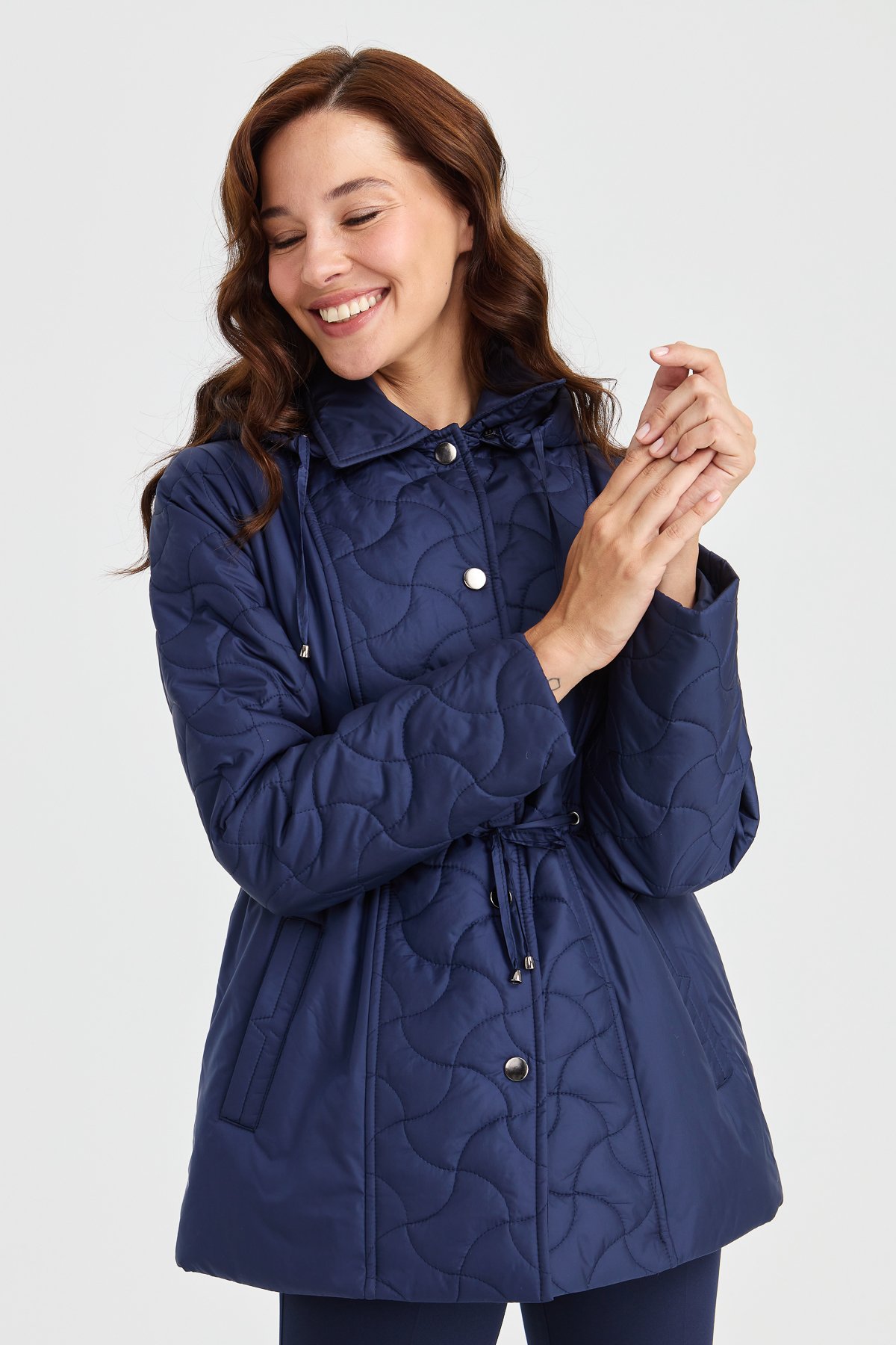 23401Kadın Kapüşonlu Beli Bağcıklı Kapitone Kaban Lacivert