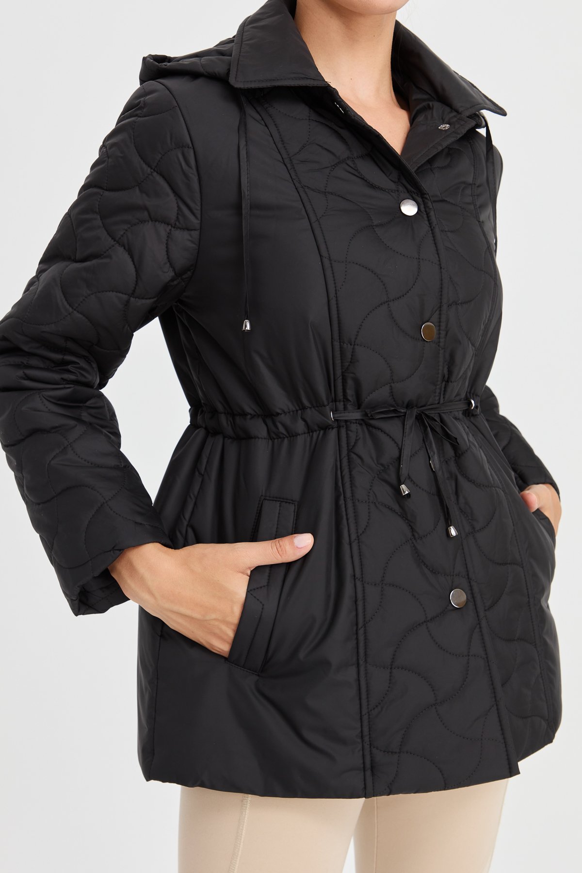 23401Kadın Kapüşonlu Beli Bağcıklı Kapitone Kaban Siyah