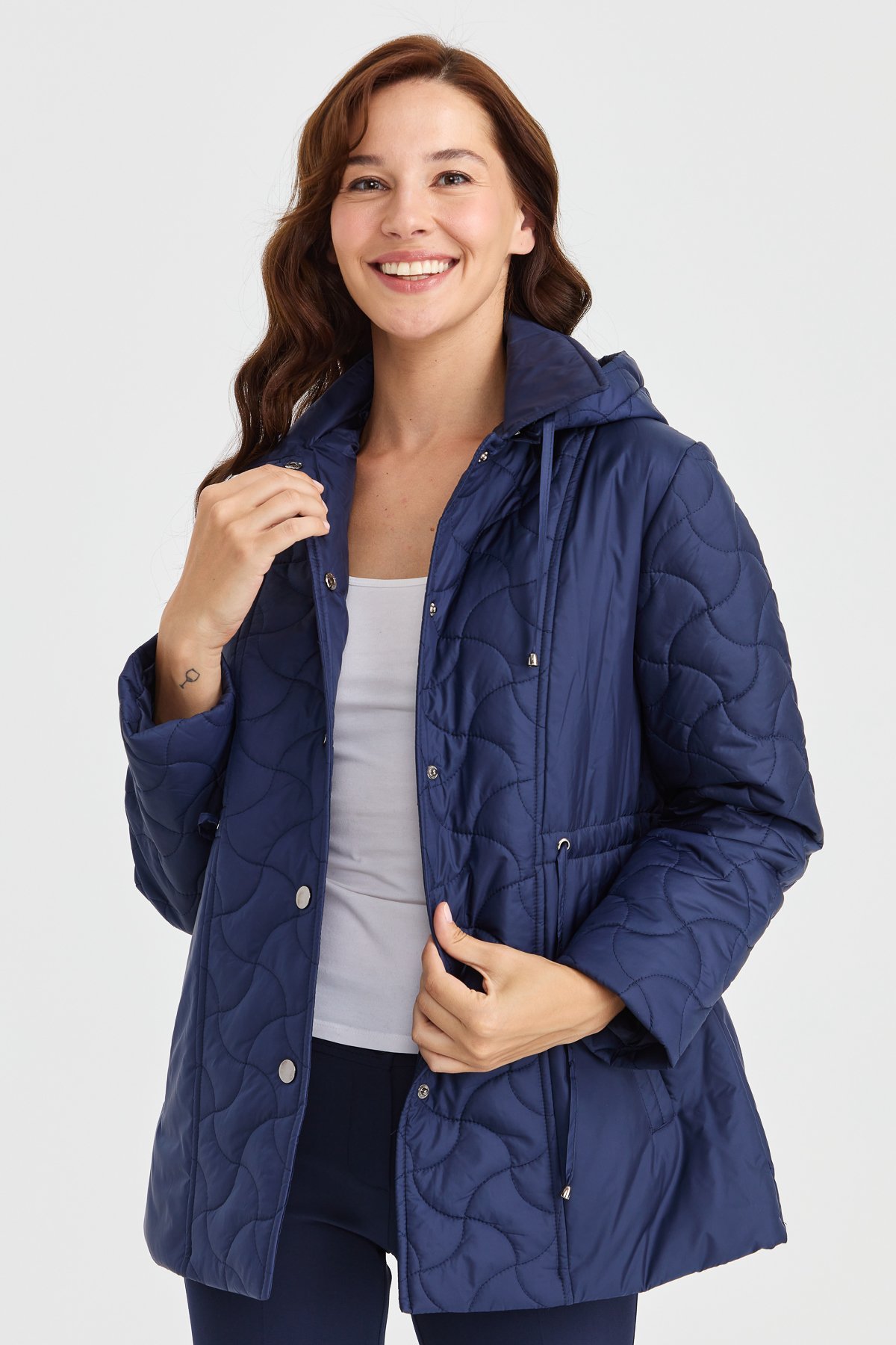 23401Kadın Kapüşonlu Beli Bağcıklı Kapitone Kaban Lacivert