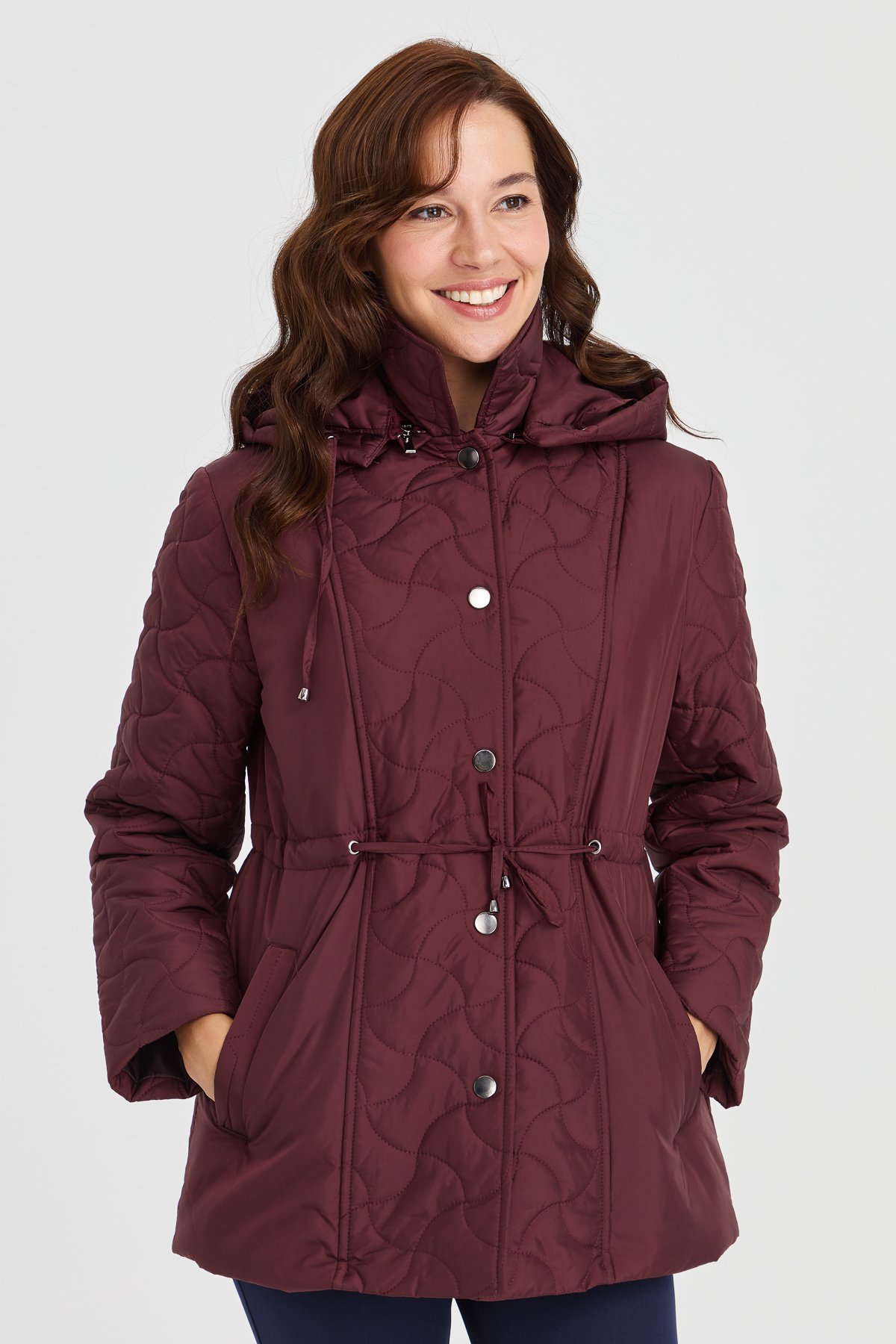 23401Kadın Kapüşonlu Beli Bağcıklı Kapitone Kaban Bordo
