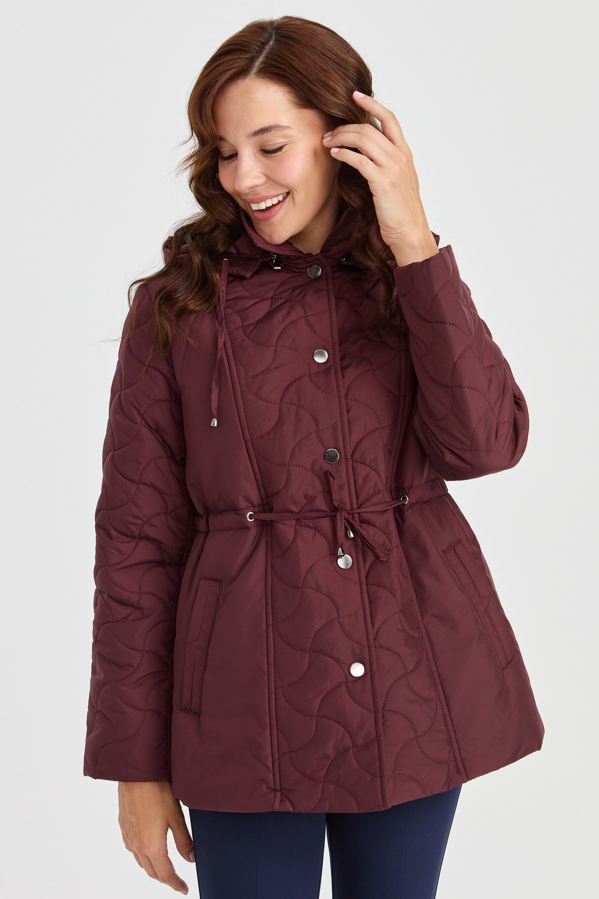 23401Kadın Kapüşonlu Beli Bağcıklı Kapitone Kaban Bordo