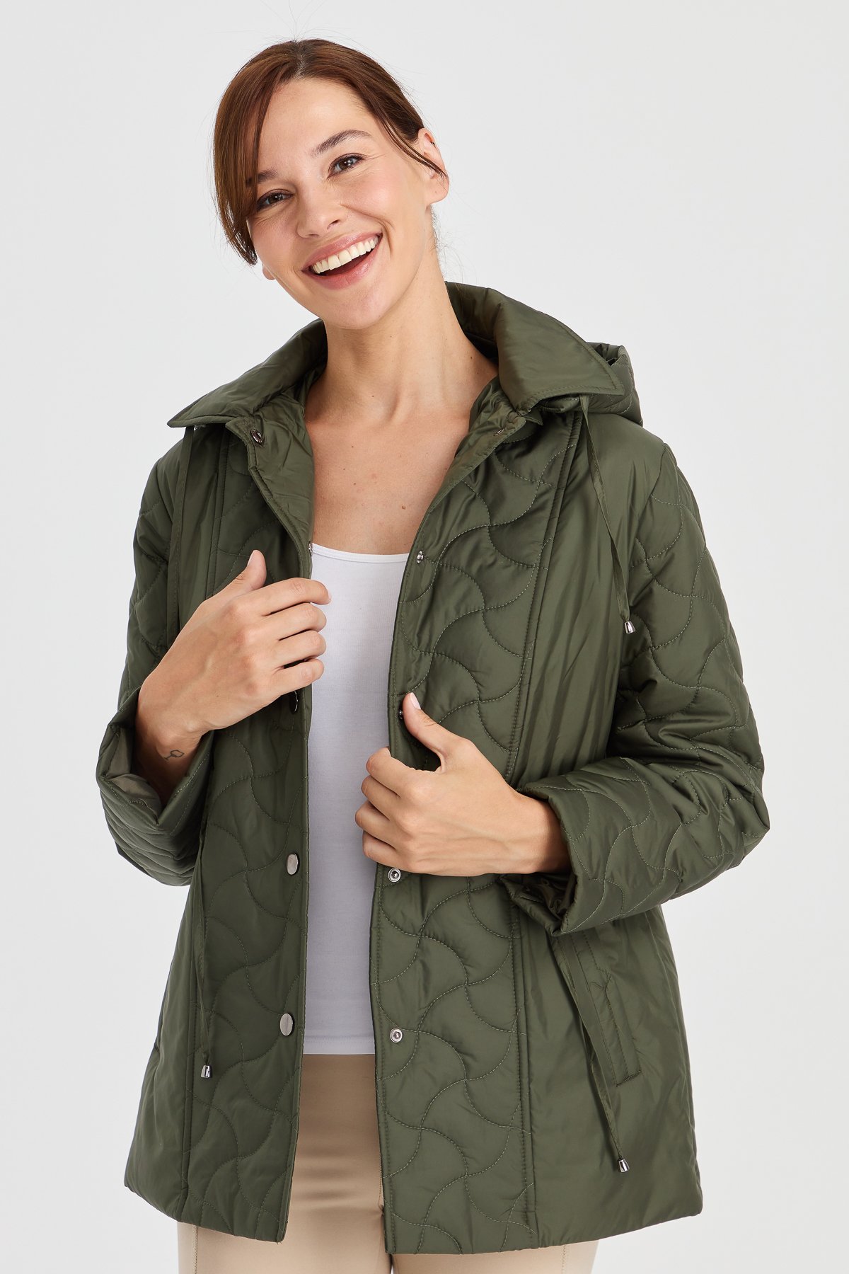 23401Kadın Kapüşonlu Beli Bağcıklı Kapitone Kaban Haki