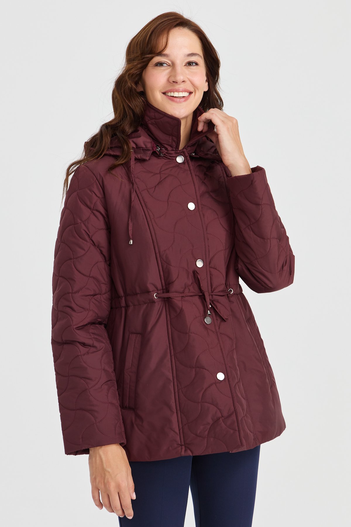23401Kadın Kapüşonlu Beli Bağcıklı Kapitone Kaban Bordo
