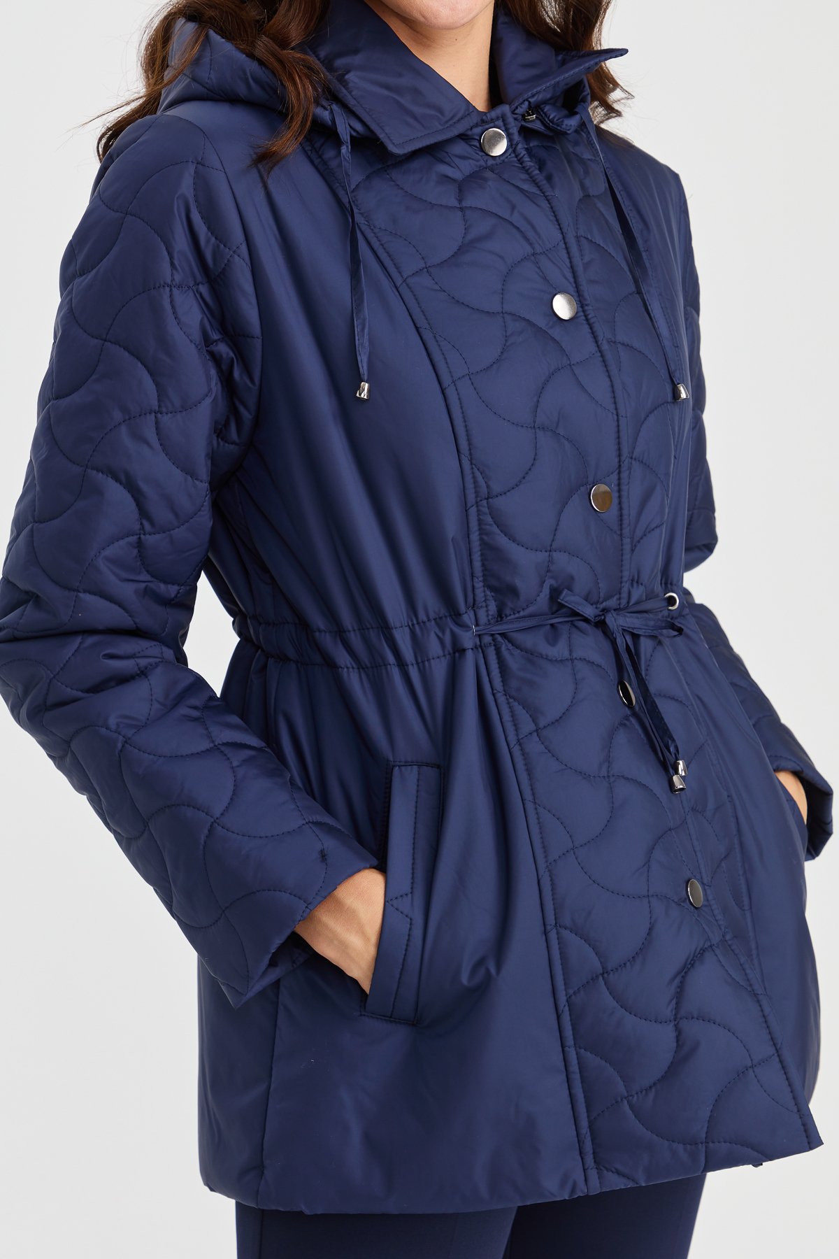 23401Kadın Kapüşonlu Beli Bağcıklı Kapitone Kaban Lacivert