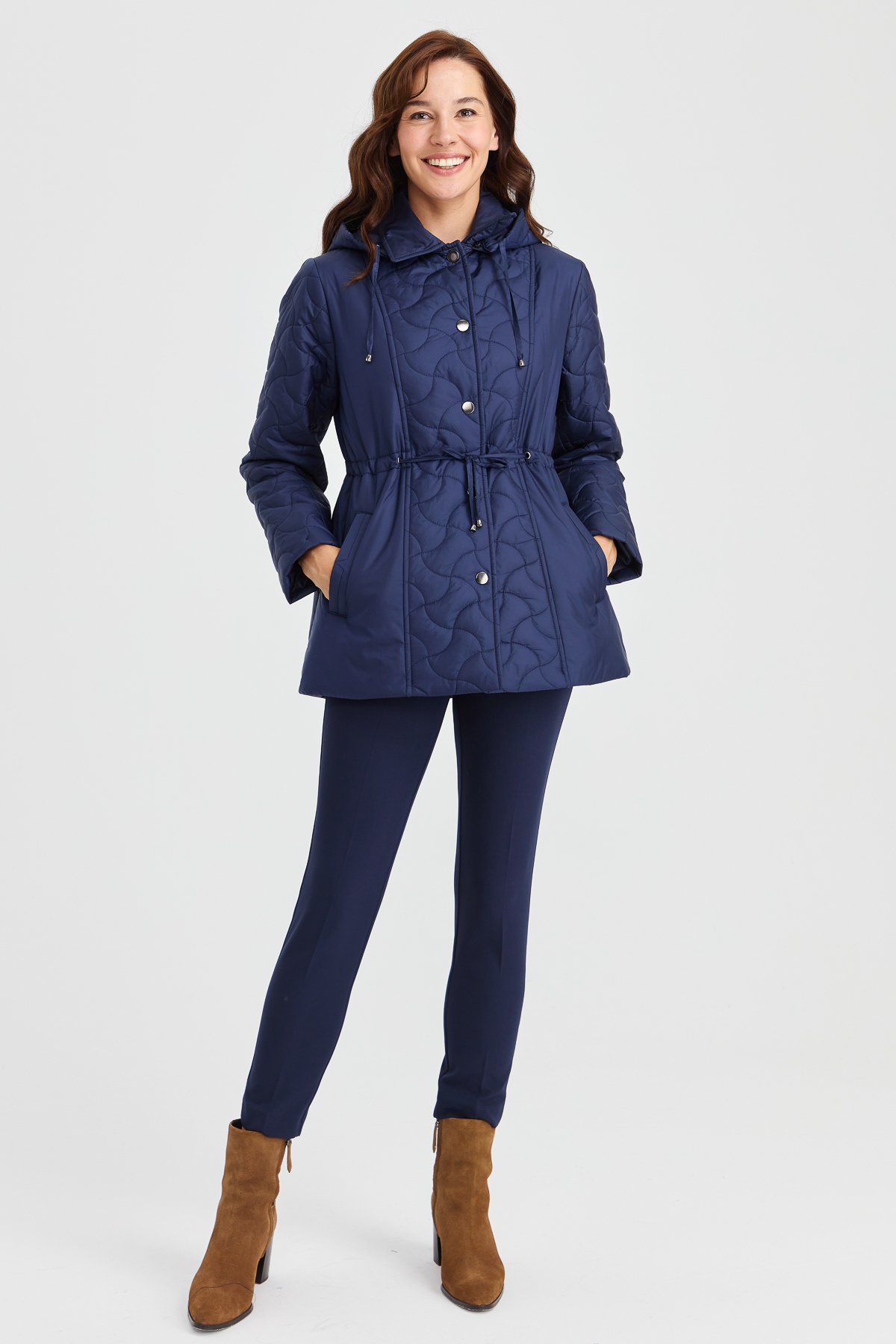 23401Kadın Kapüşonlu Beli Bağcıklı Kapitone Kaban Lacivert