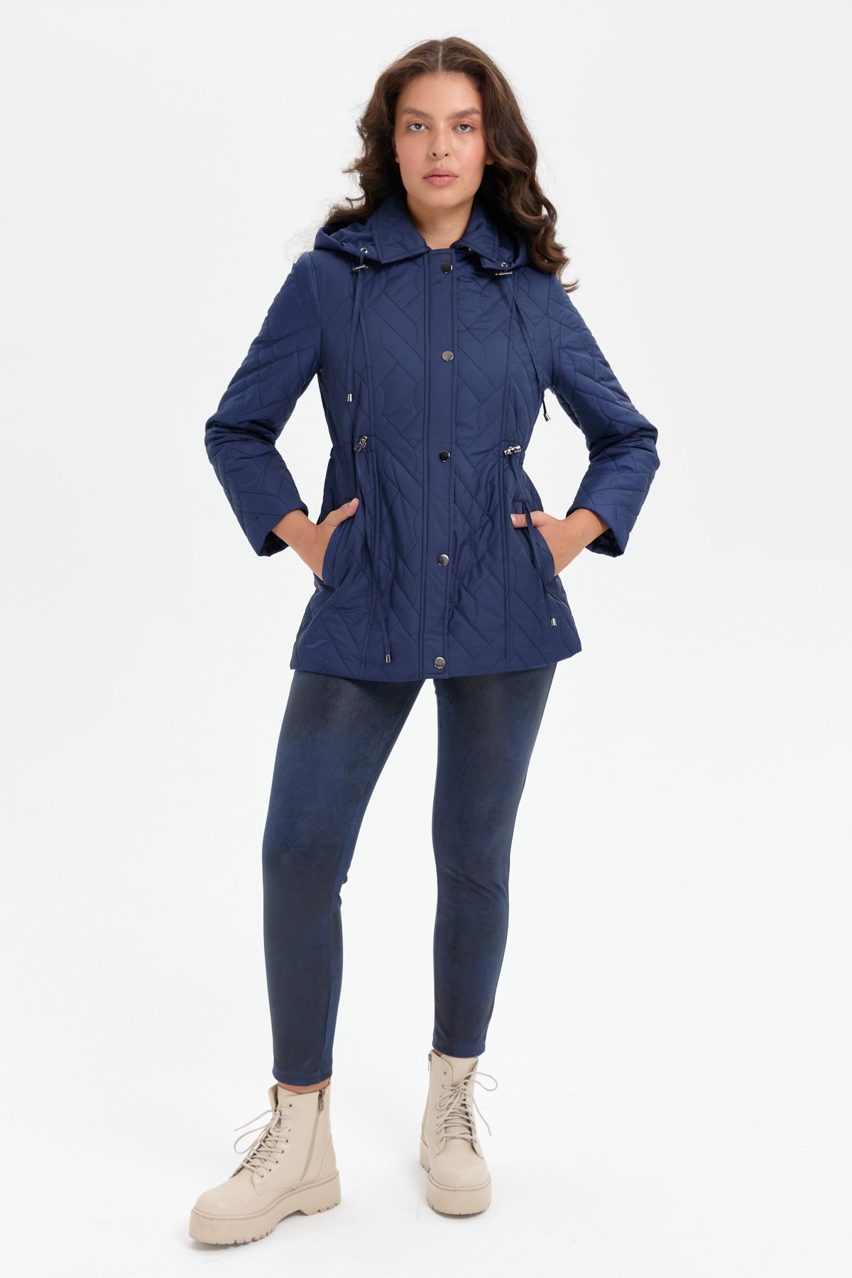 24412Kadın Kapüşonlu Beli Bağcıklı Kısa Kapitone Kaban Lacivert
