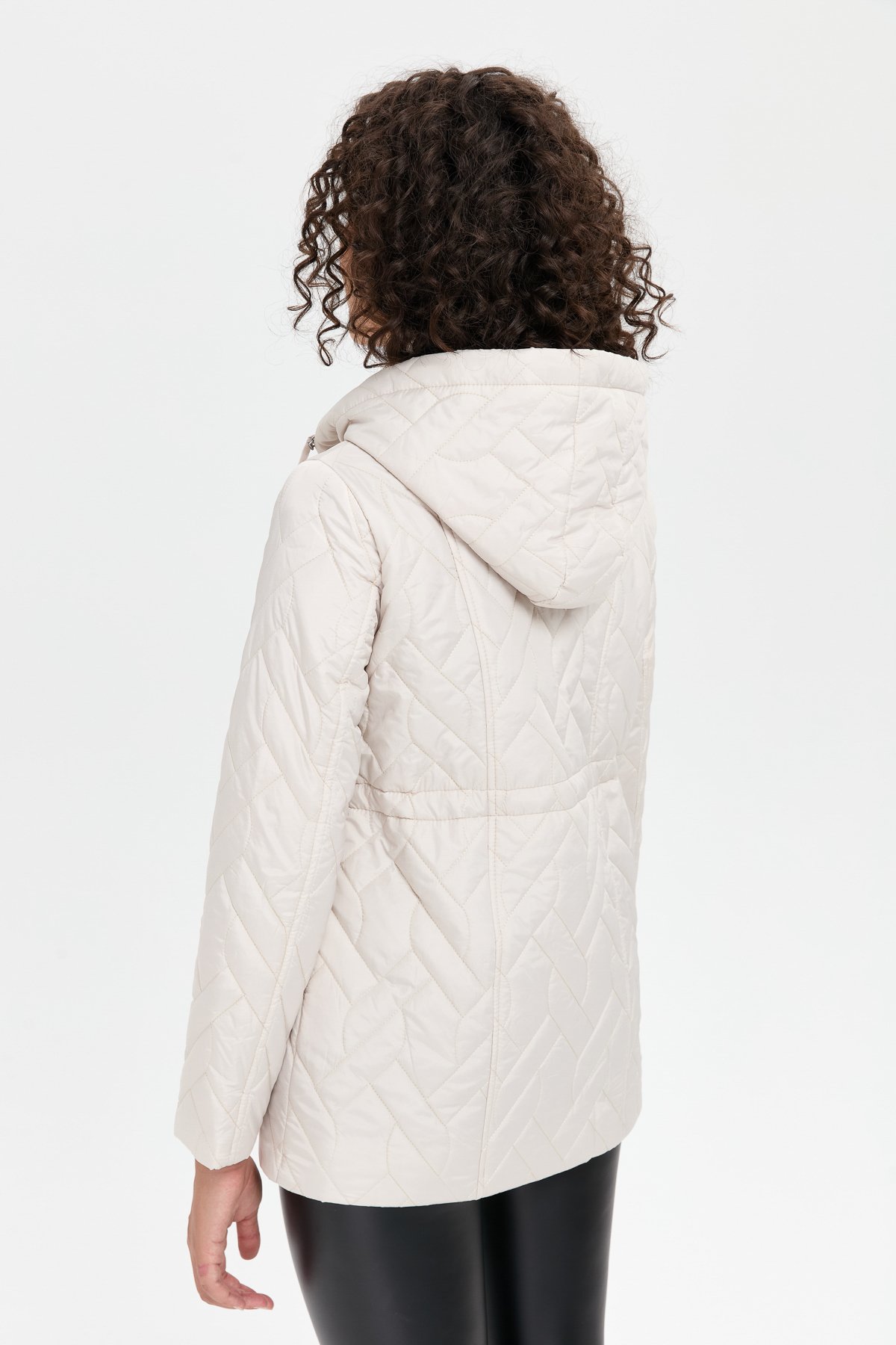 24412Kadın Kapüşonlu Beli Bağcıklı Kısa Kapitone Kaban Taş