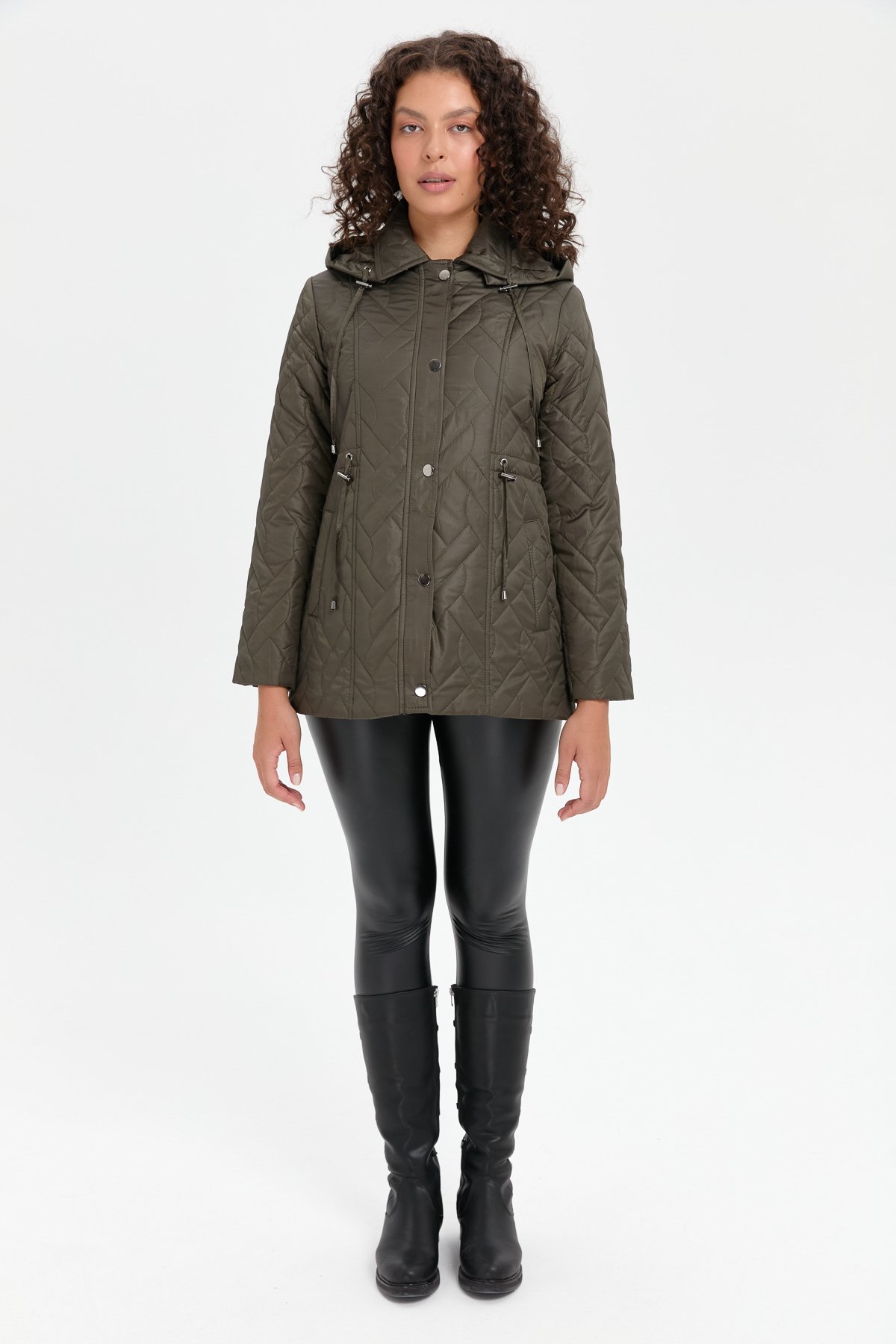 24412Kadın Kapüşonlu Beli Bağcıklı Kısa Kapitone Kaban Haki