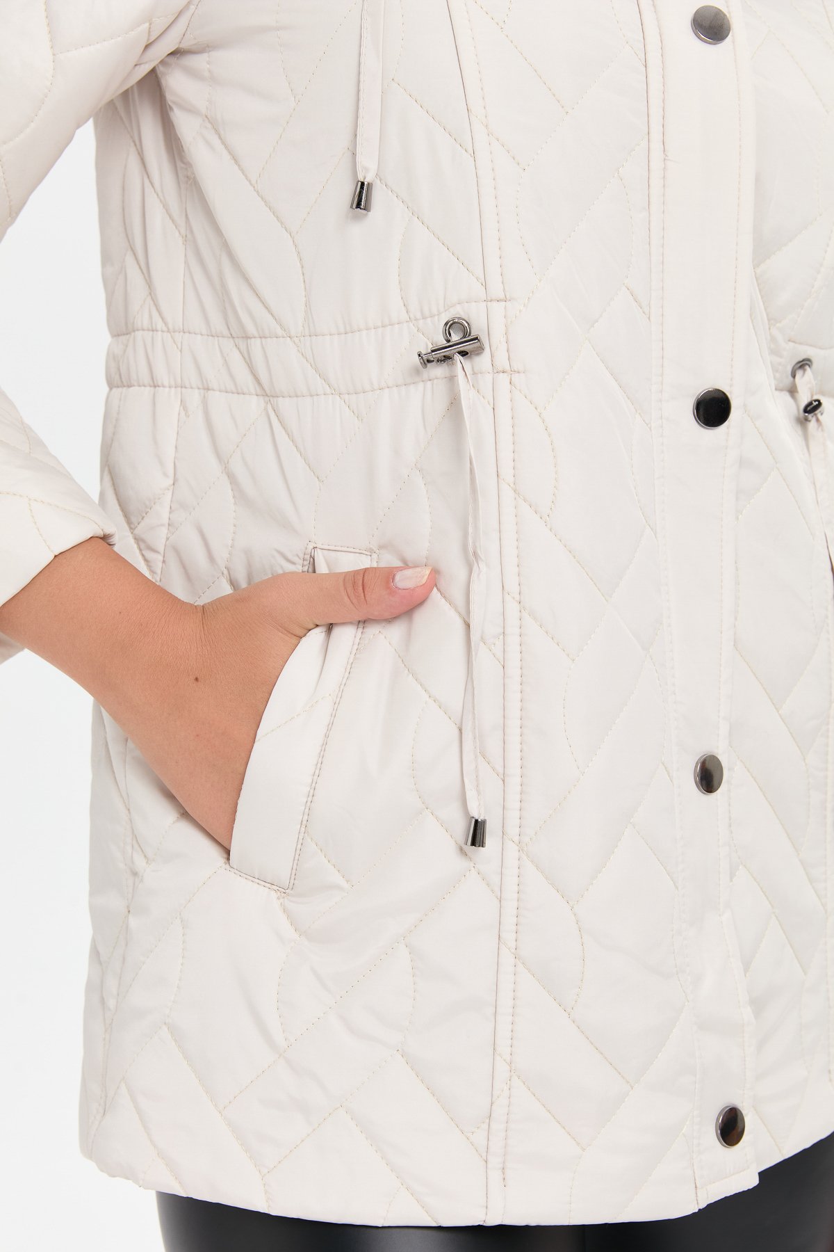 24412Kadın Kapüşonlu Beli Bağcıklı Kısa Kapitone Kaban Taş