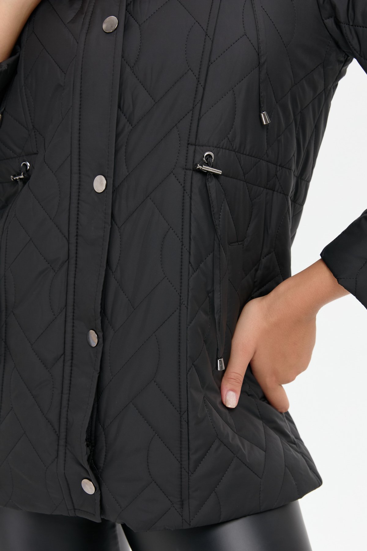 24412Kadın Kapüşonlu Beli Bağcıklı Kısa Kapitone Kaban Siyah