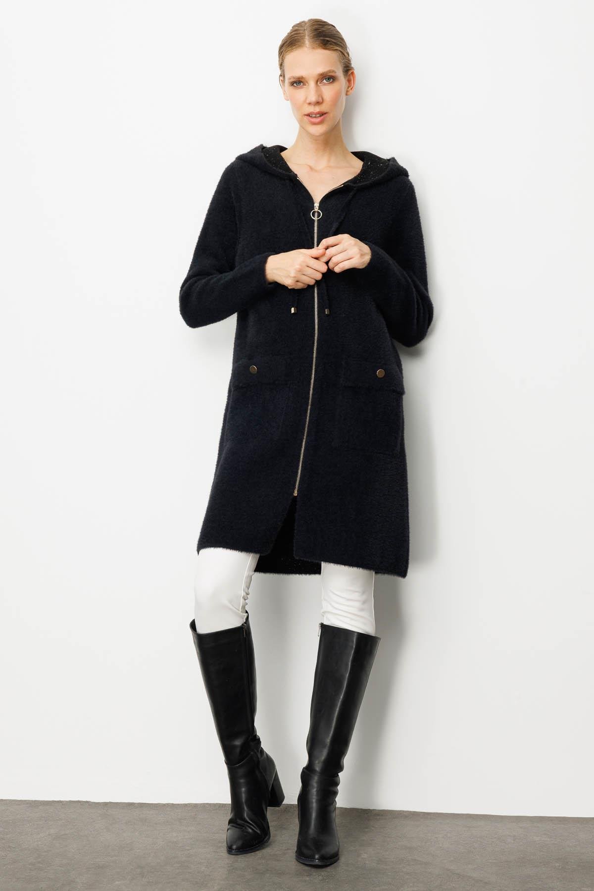 25011Kadın Kapüşonlu Cebi Metal Düğmeli Afrodit Kaban Siyah