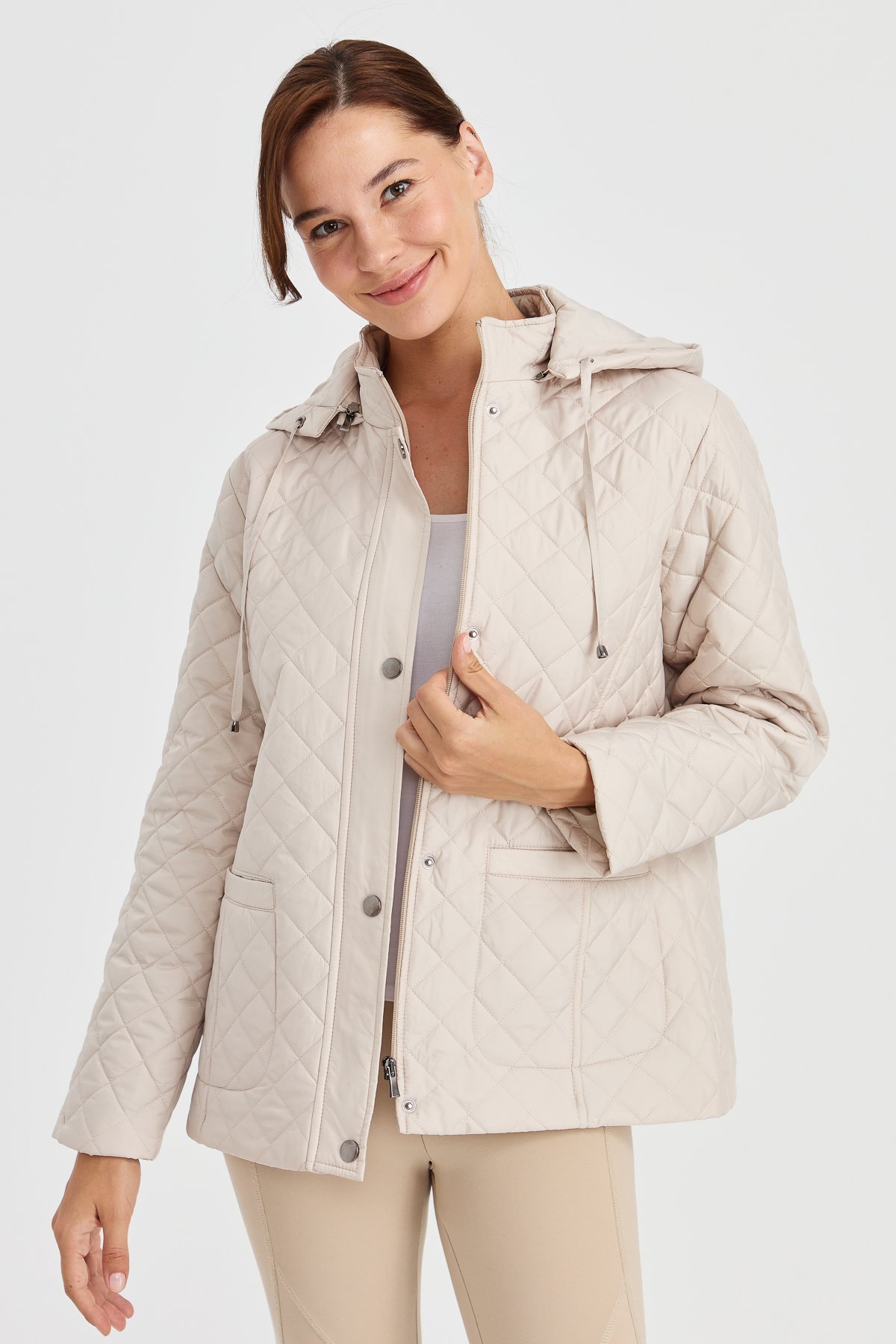 23405Kadın Kapüşonlu Dış Cepli Kısa Kapitone Ceket Bej