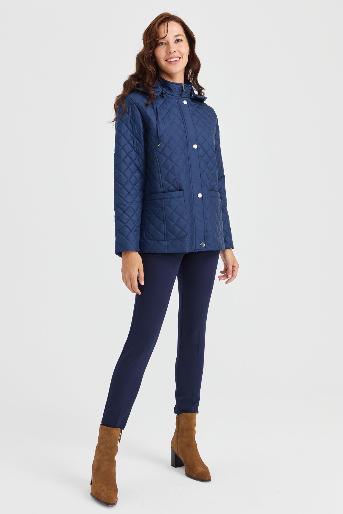 23405Kadın Kapüşonlu Dış Cepli Kısa Kapitone Ceket Lacivert