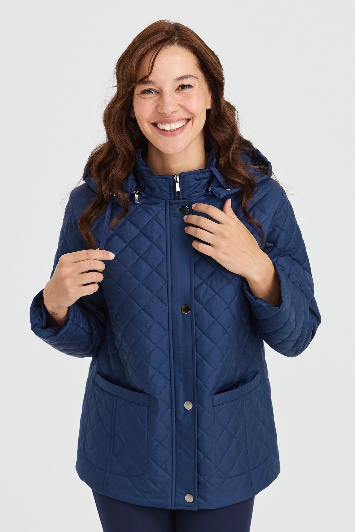 23405Kadın Kapüşonlu Dış Cepli Kısa Kapitone Ceket Lacivert