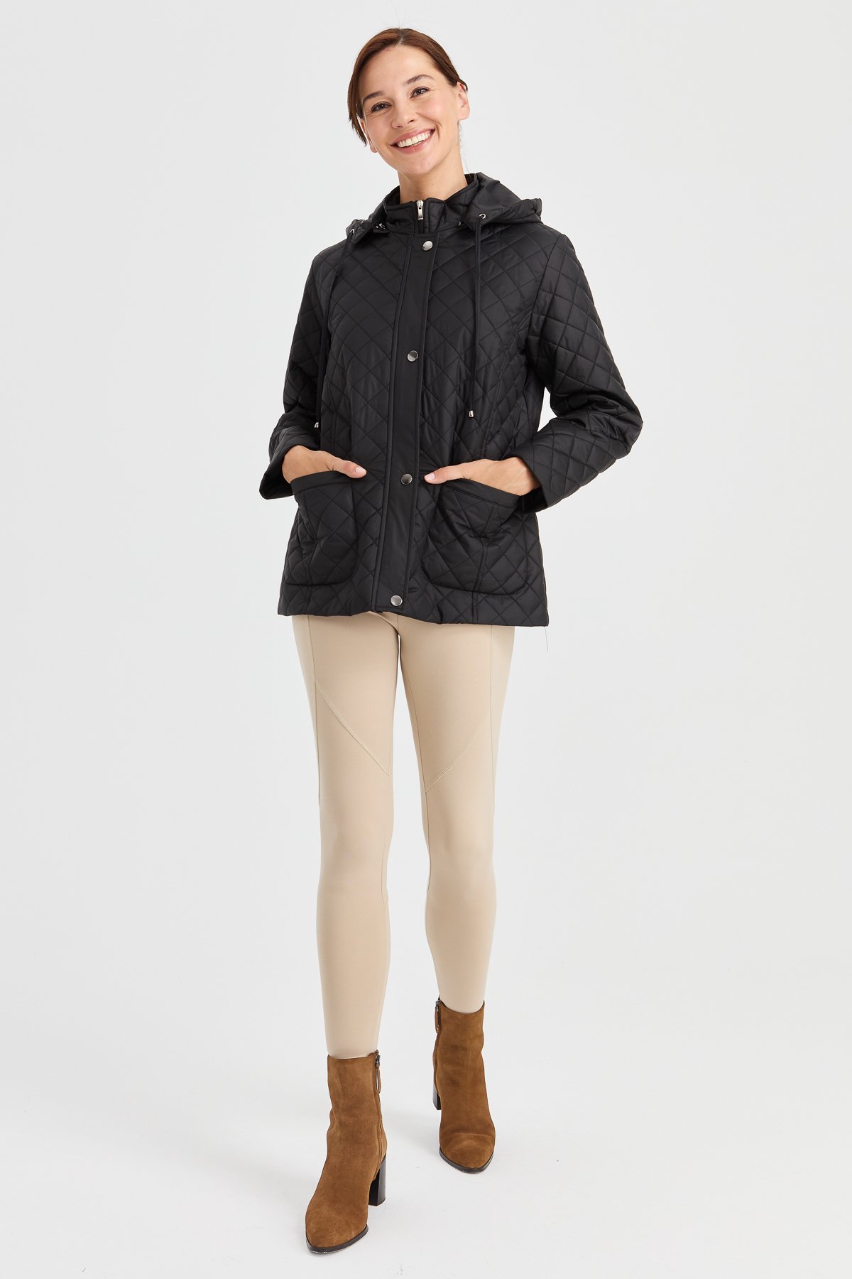 23405Kadın Kapüşonlu Dış Cepli Kısa Kapitone Ceket Siyah