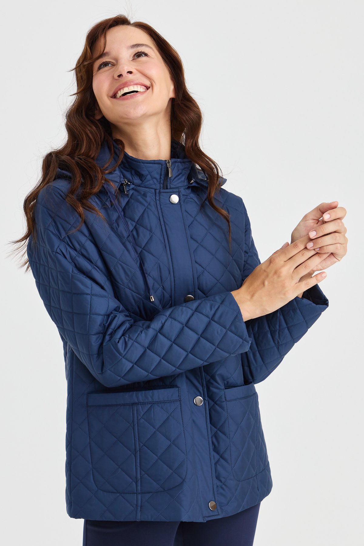 23405Kadın Kapüşonlu Dış Cepli Kısa Kapitone Ceket Lacivert