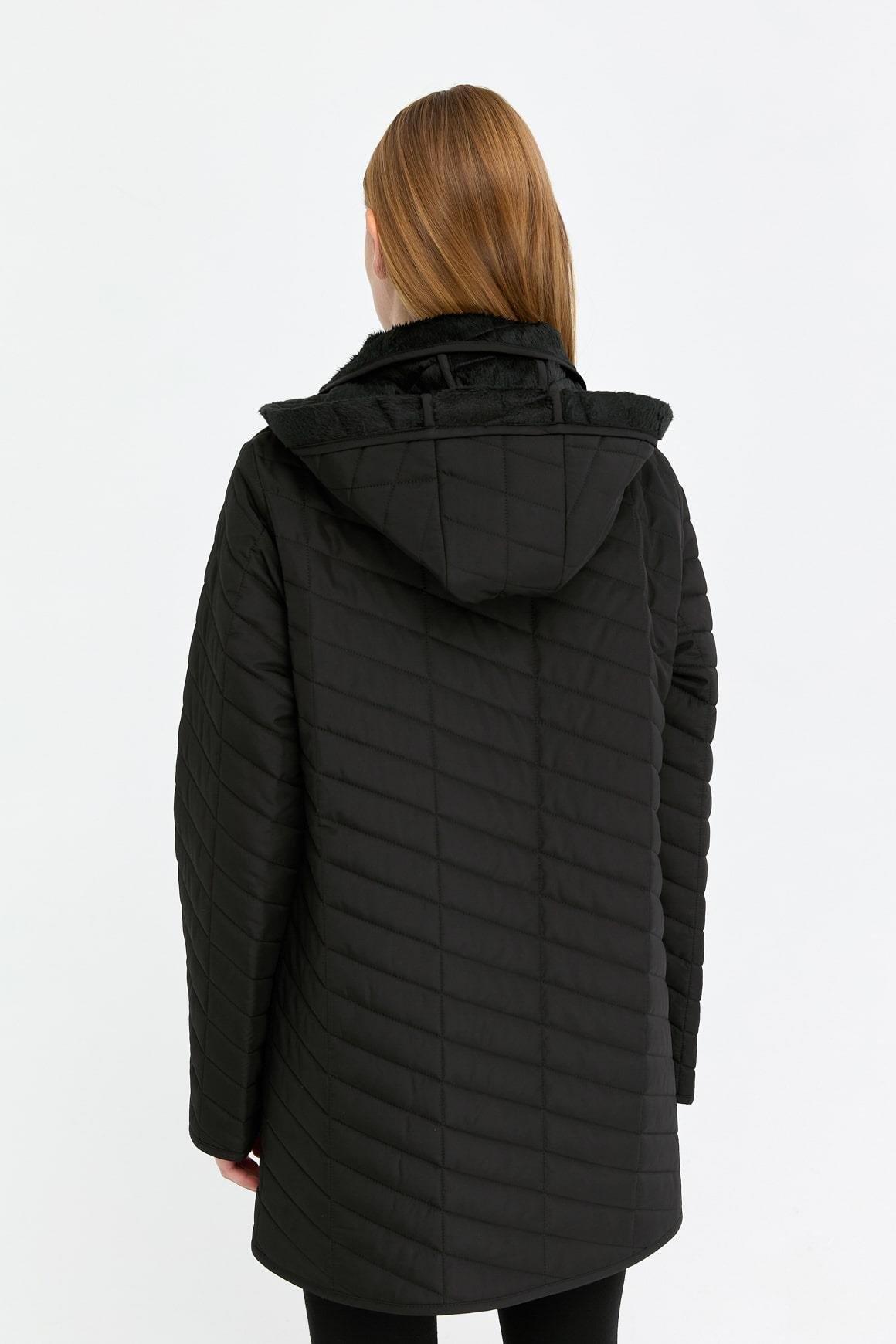 24421Kadın Kapüşonlu Enine Çizgili Araboy Kapitone Kaban Siyah