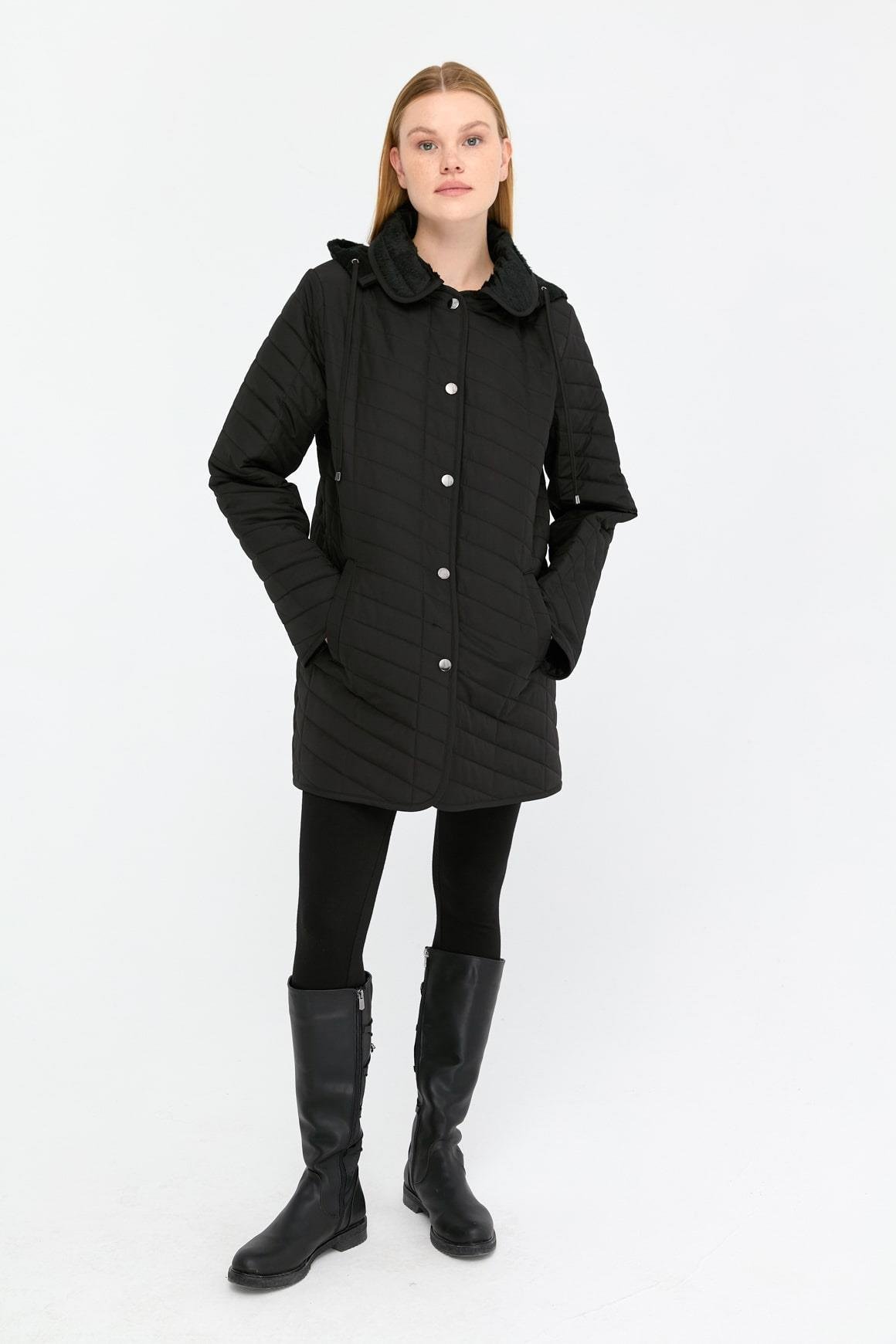 24421Kadın Kapüşonlu Enine Çizgili Araboy Kapitone Kaban Siyah