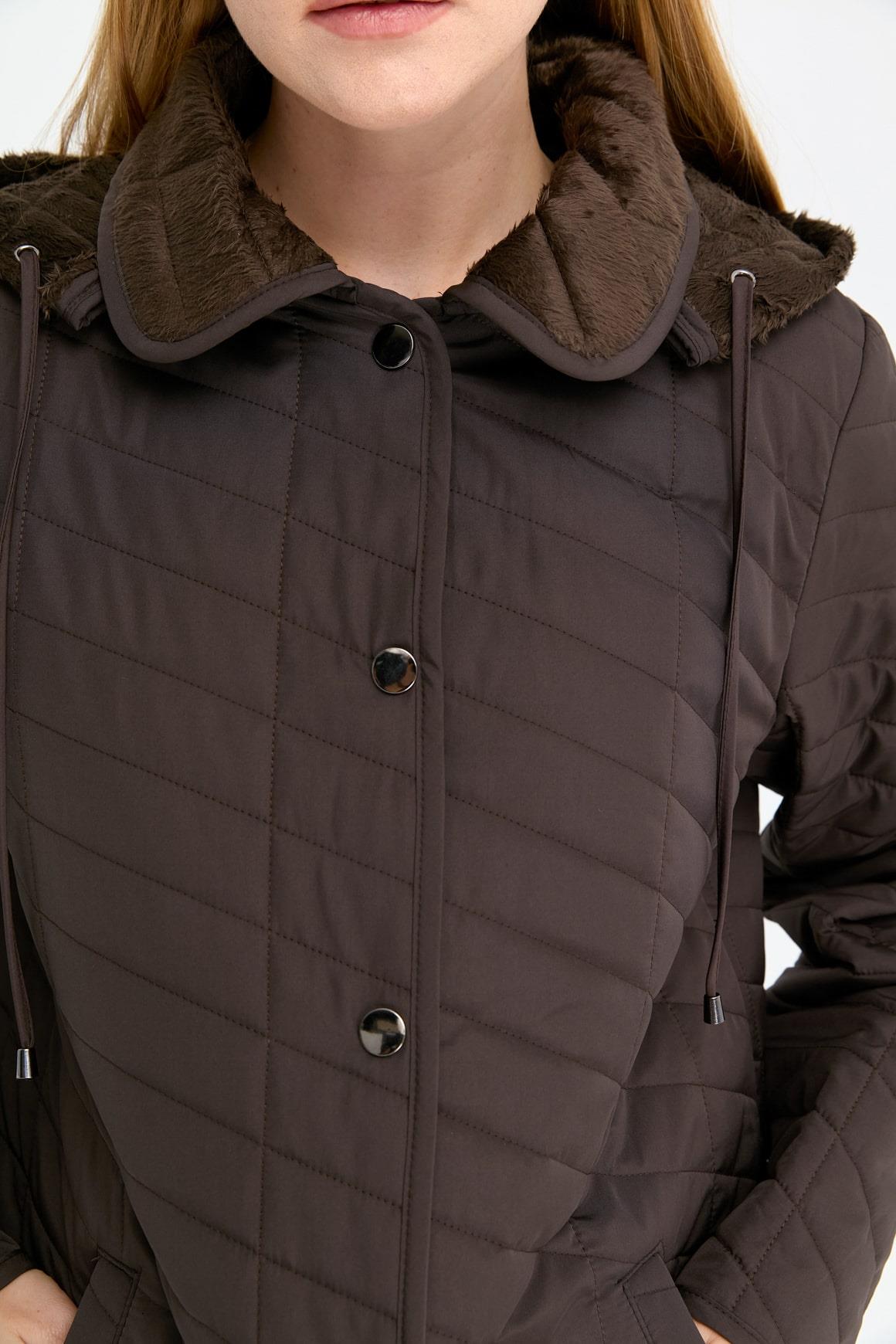 24421Kadın Kapüşonlu Enine Çizgili Araboy Kapitone Kaban Kahve