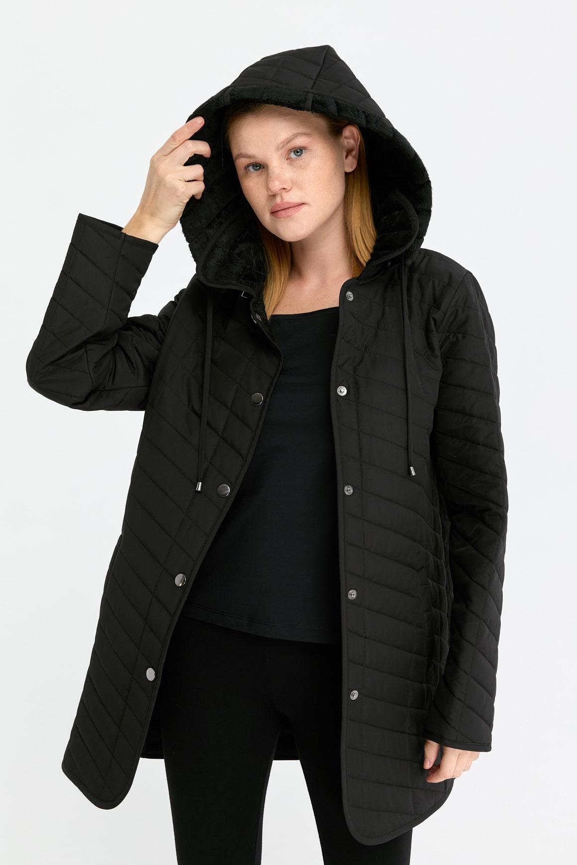 24421Kadın Kapüşonlu Enine Çizgili Araboy Kapitone Kaban Siyah