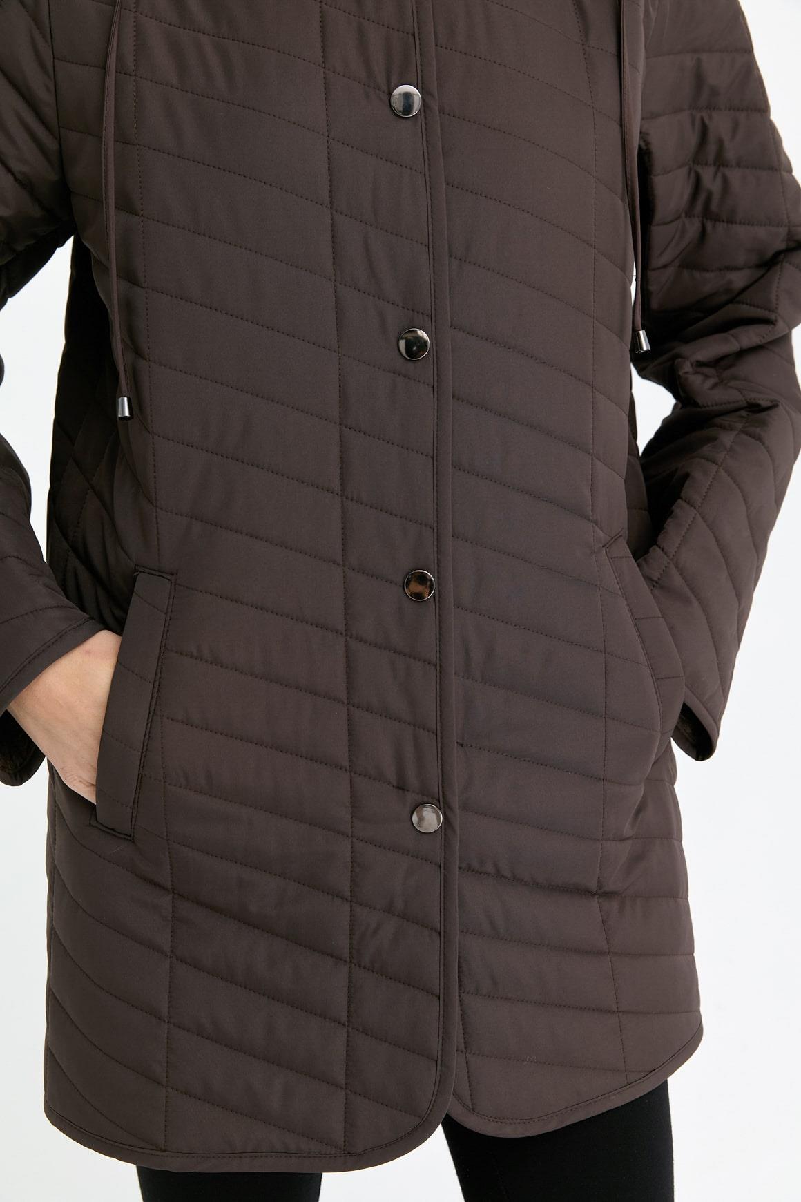 24421Kadın Kapüşonlu Enine Çizgili Araboy Kapitone Kaban Kahve