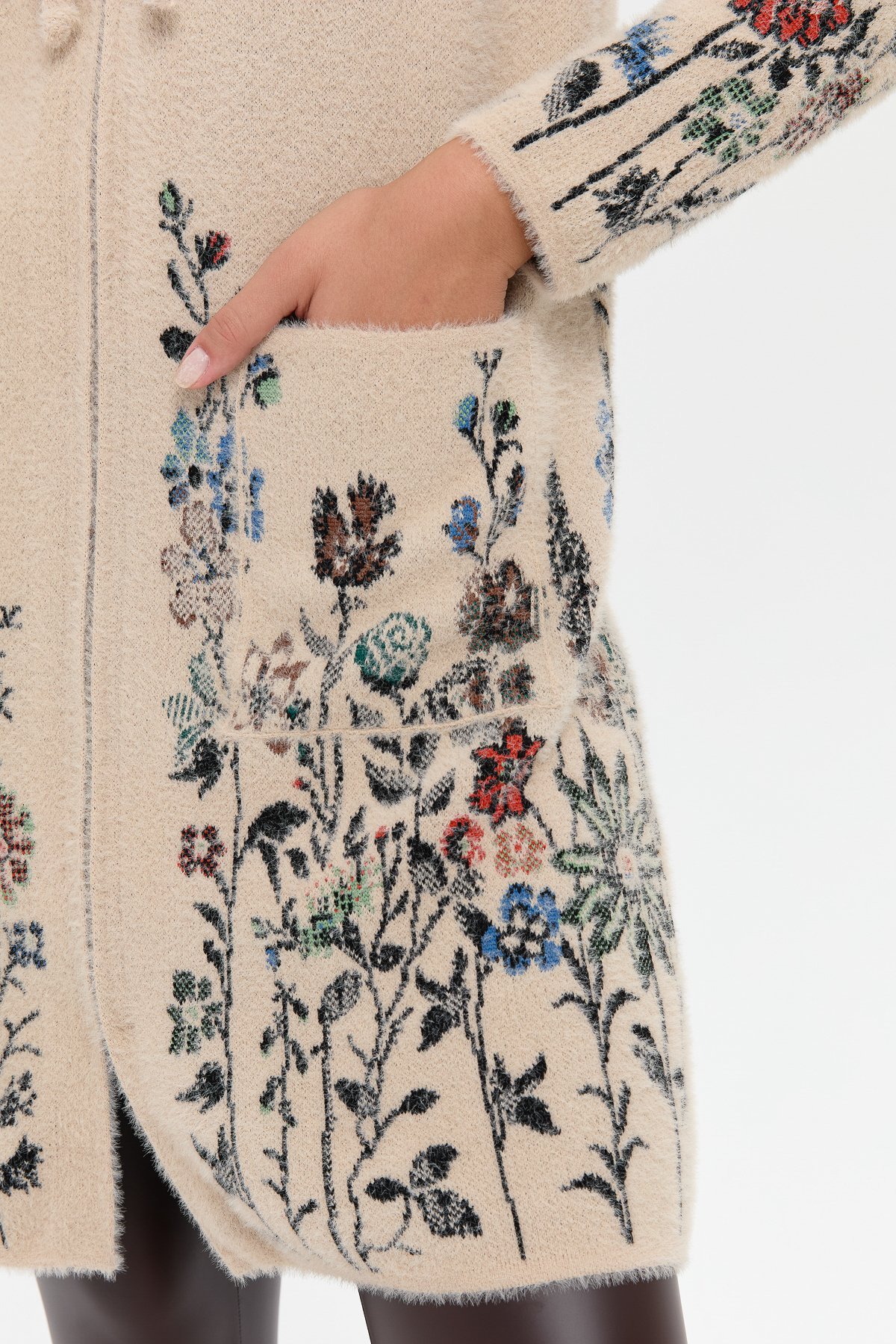 24007Kadın Kapüşonlu Eteği ve Kolu Kır Çiçeği Desenli Uzun Kaban Bej