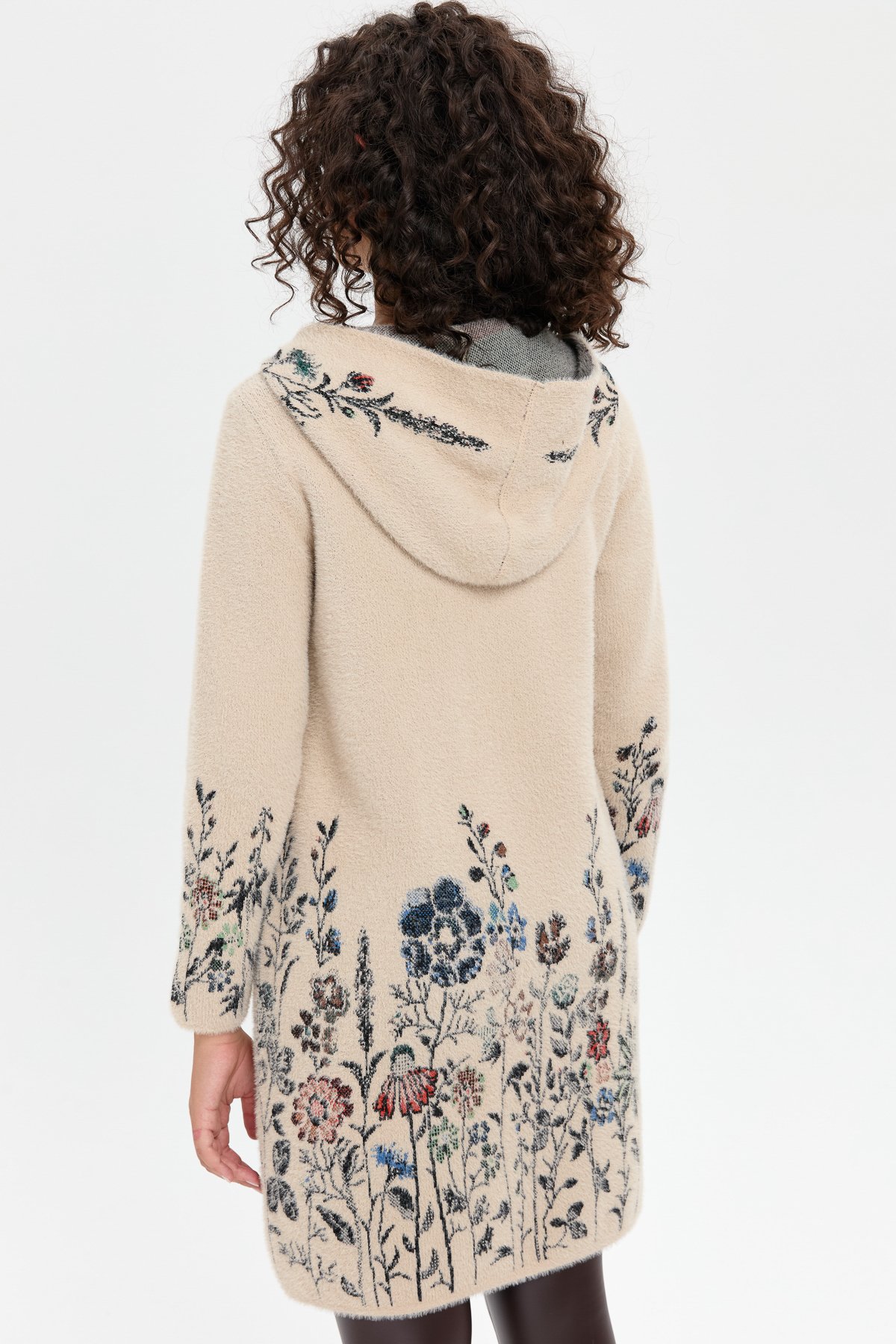 24007Kadın Kapüşonlu Eteği ve Kolu Kır Çiçeği Desenli Uzun Kaban Bej